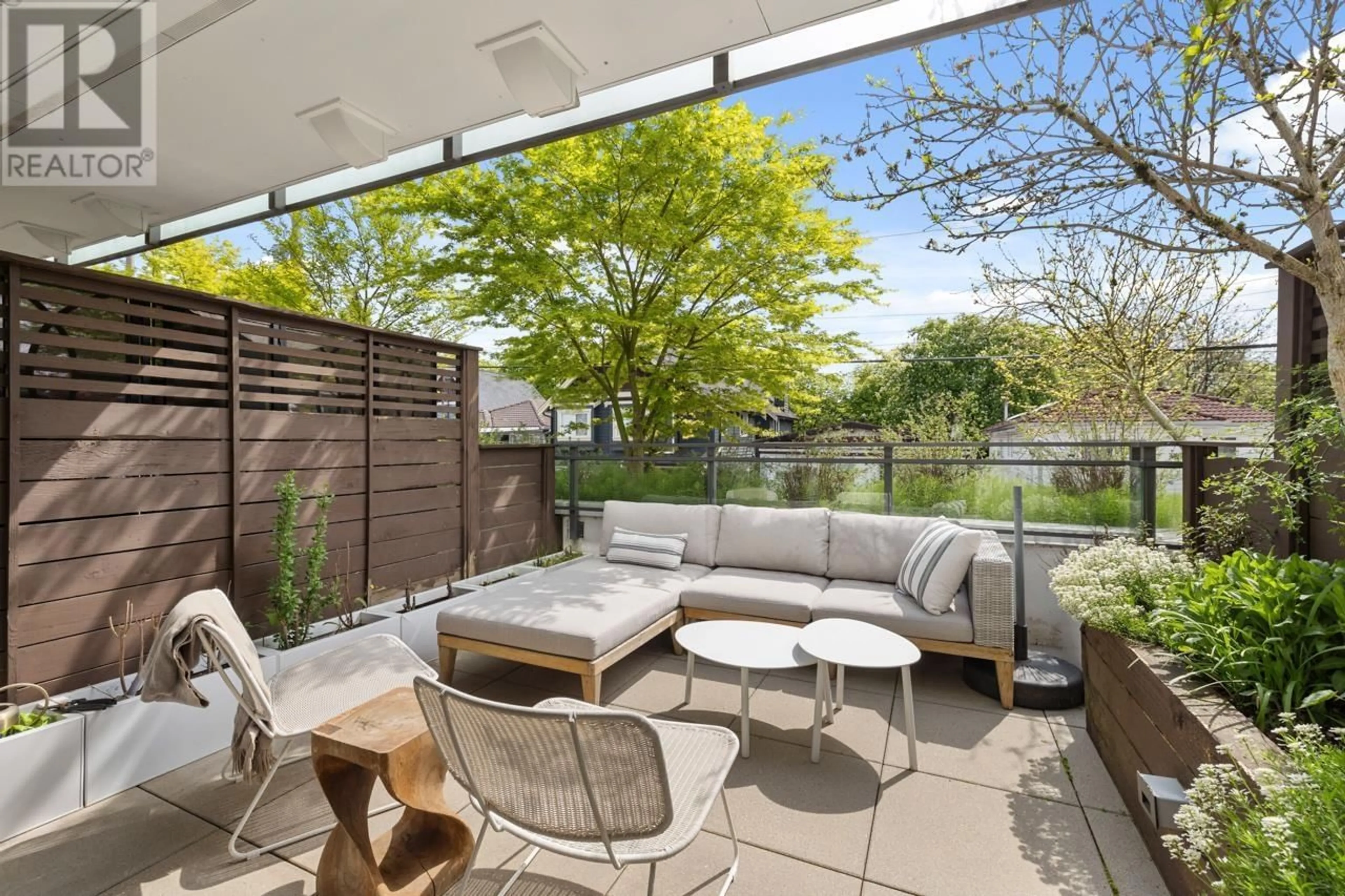 Patio, street for 204 - 630 BROADWAY STREET, Vancouver British Columbia V5T0J1
