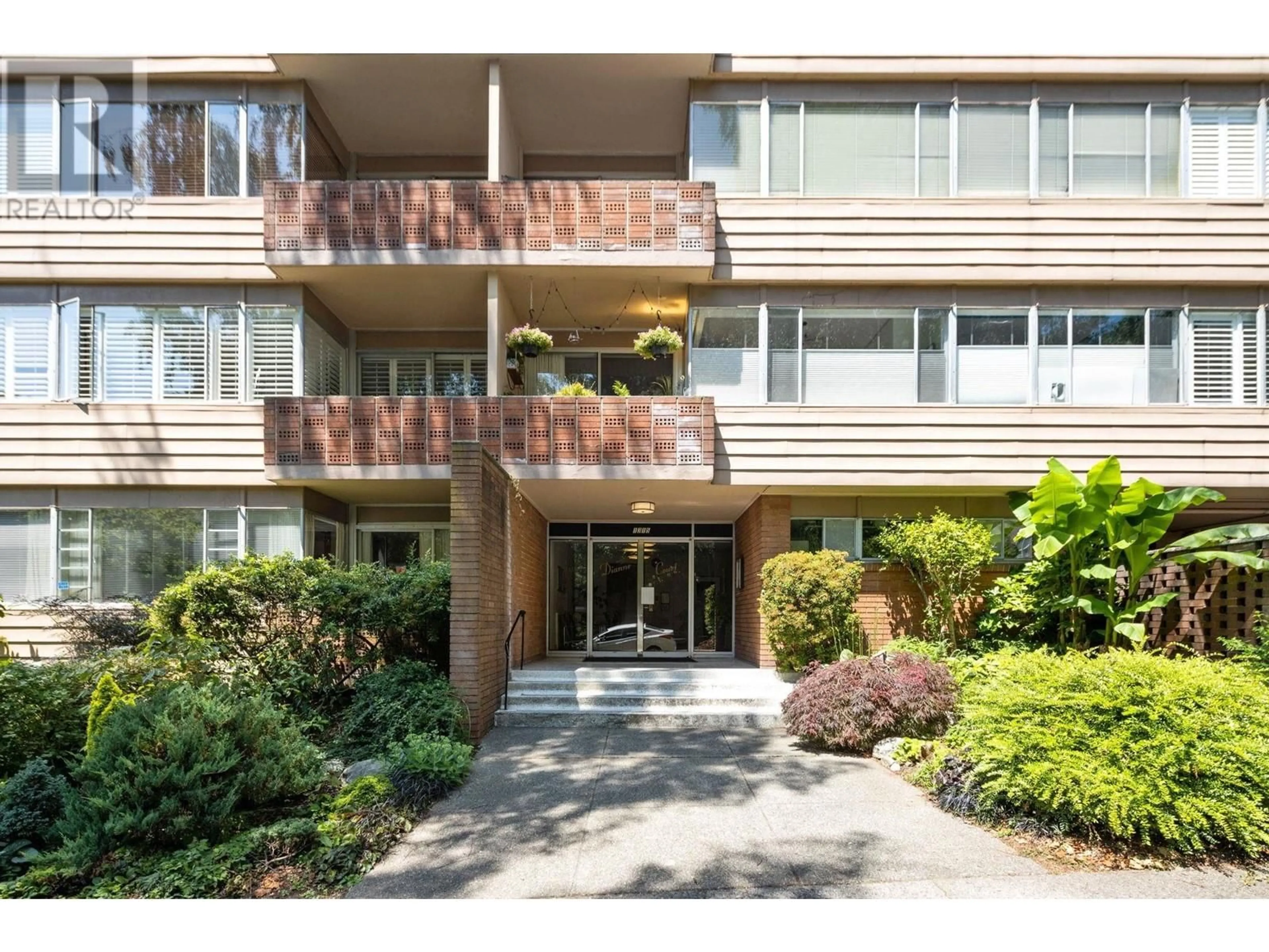 Indoor foyer for 502 - 1315 CARDERO STREET, Vancouver British Columbia V6J2J2