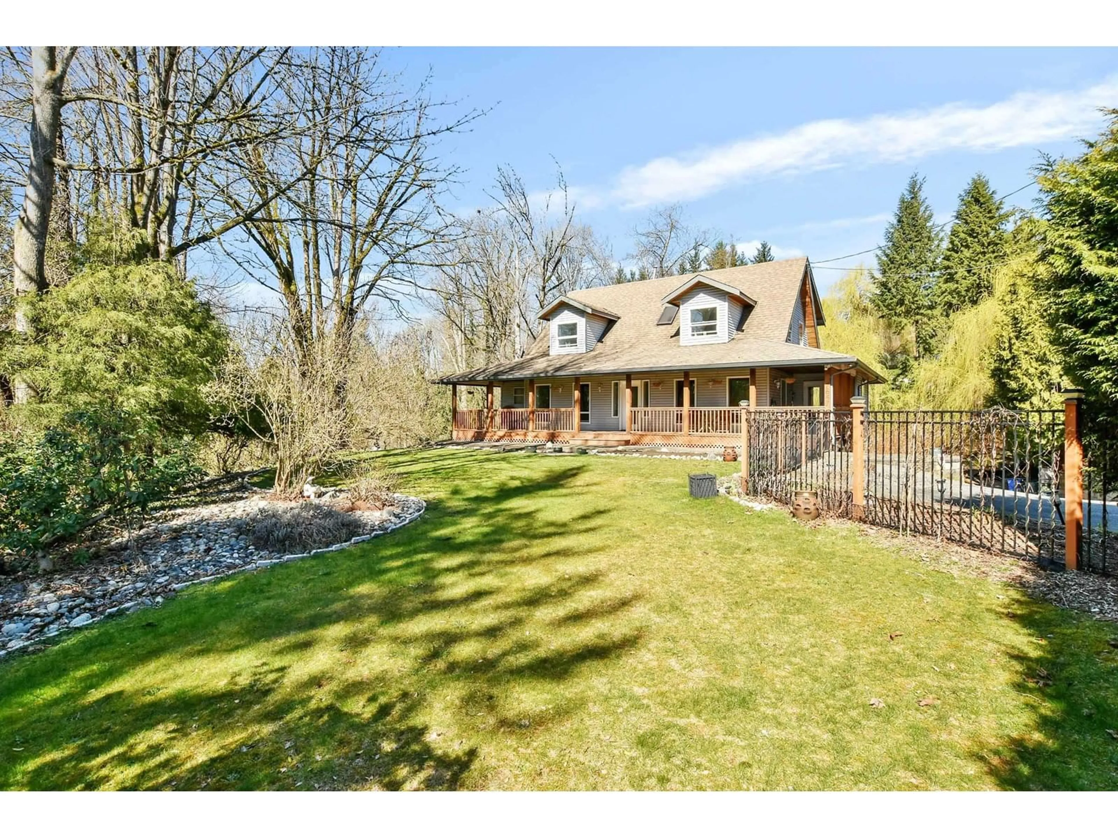 A pic from outside/outdoor area/front of a property/back of a property/a pic from drone, water/lake/river/ocean view for 7657 HORNE, Mission British Columbia V2V3Y8