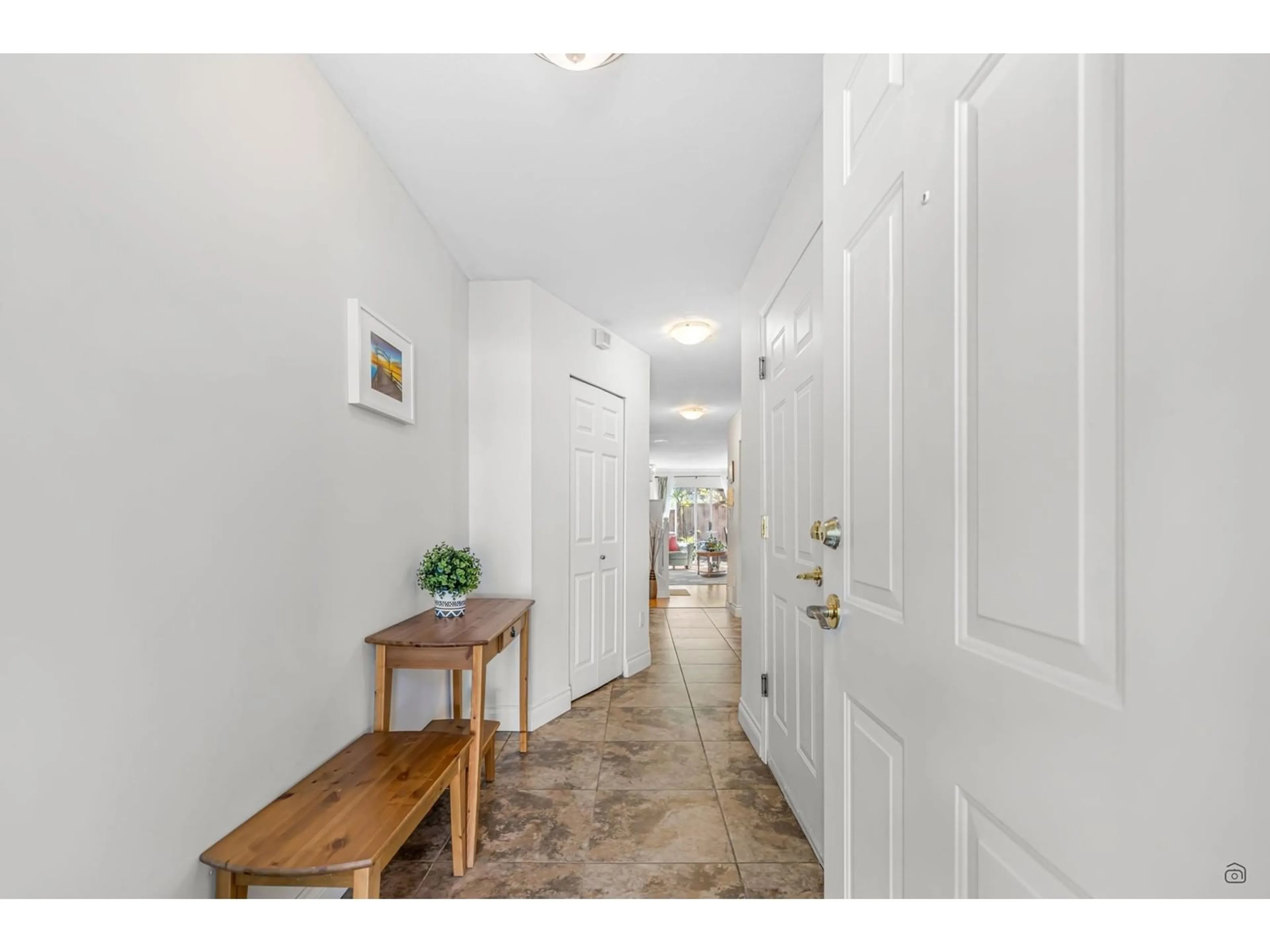 Indoor entryway for 21 - 1828 LILAC, Surrey British Columbia V4A5C9
