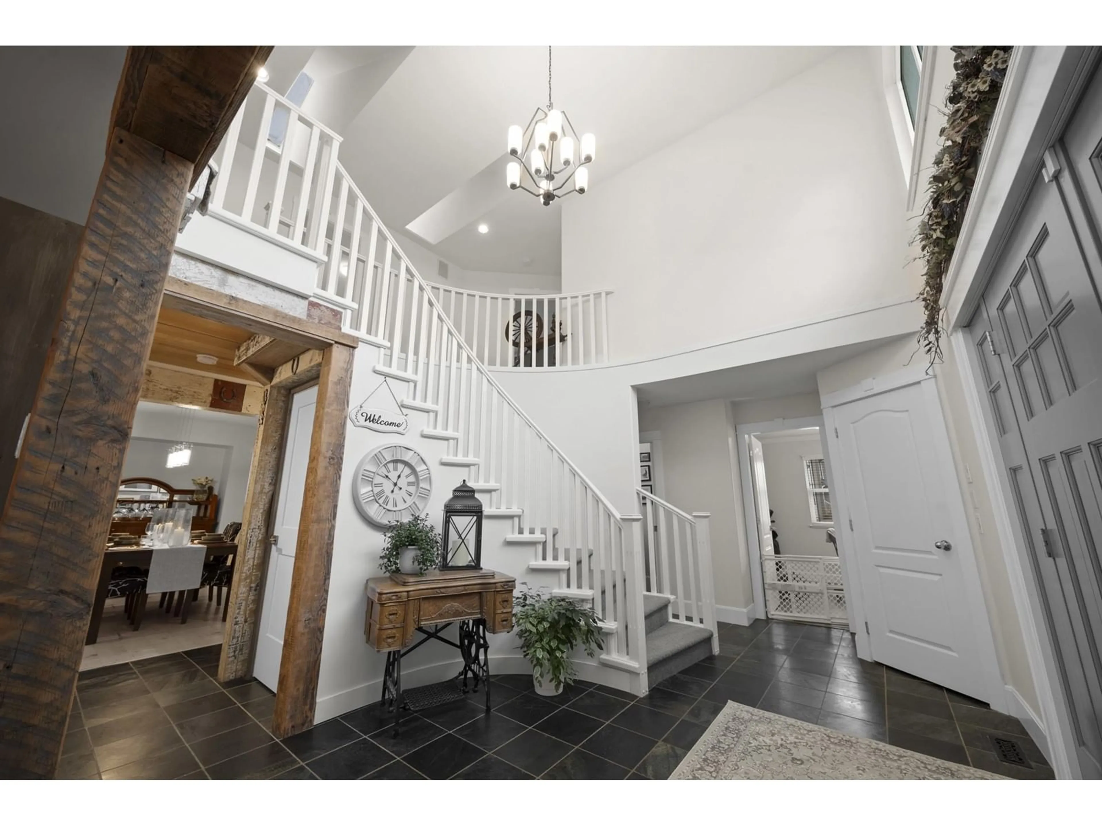 Indoor entryway for 21472 91, Langley British Columbia V1M3K3