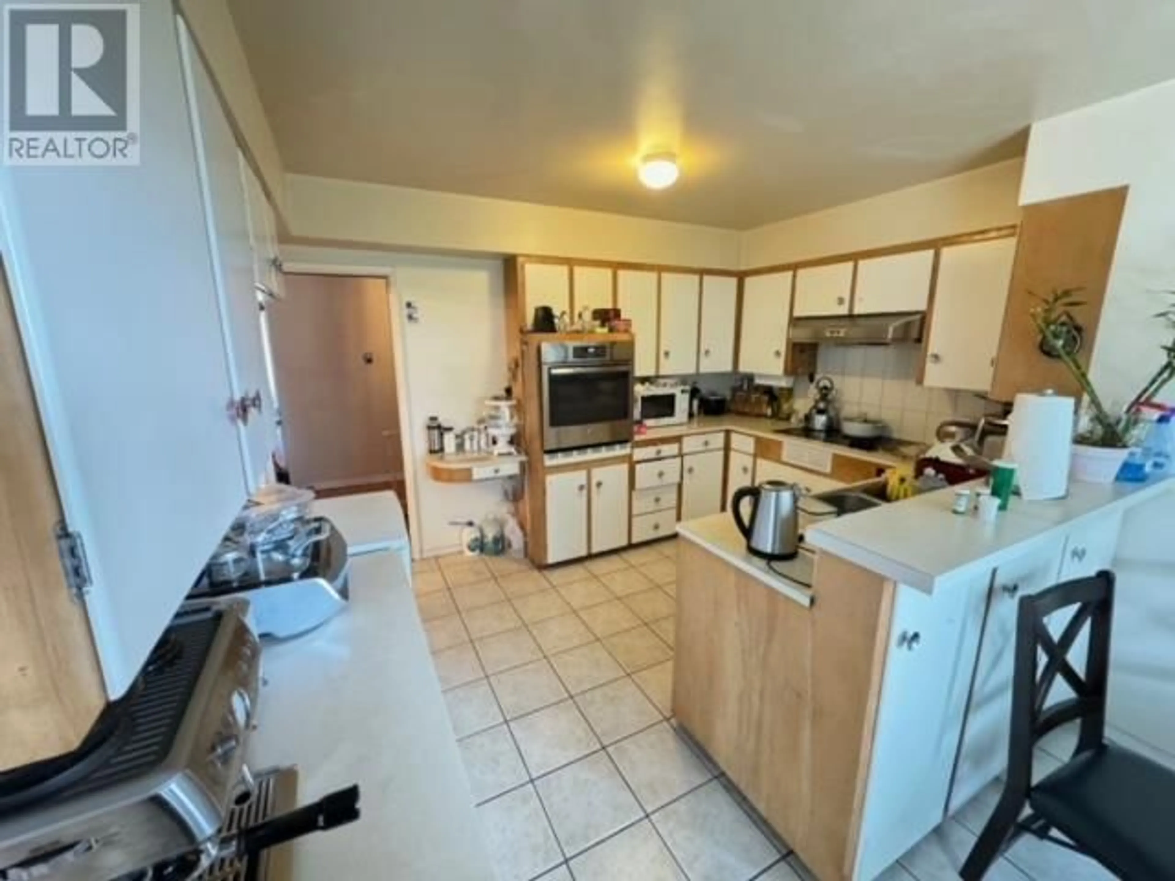 Standard kitchen, unknown for 1490 MATHERS AVENUE, West Vancouver British Columbia V7T2G7