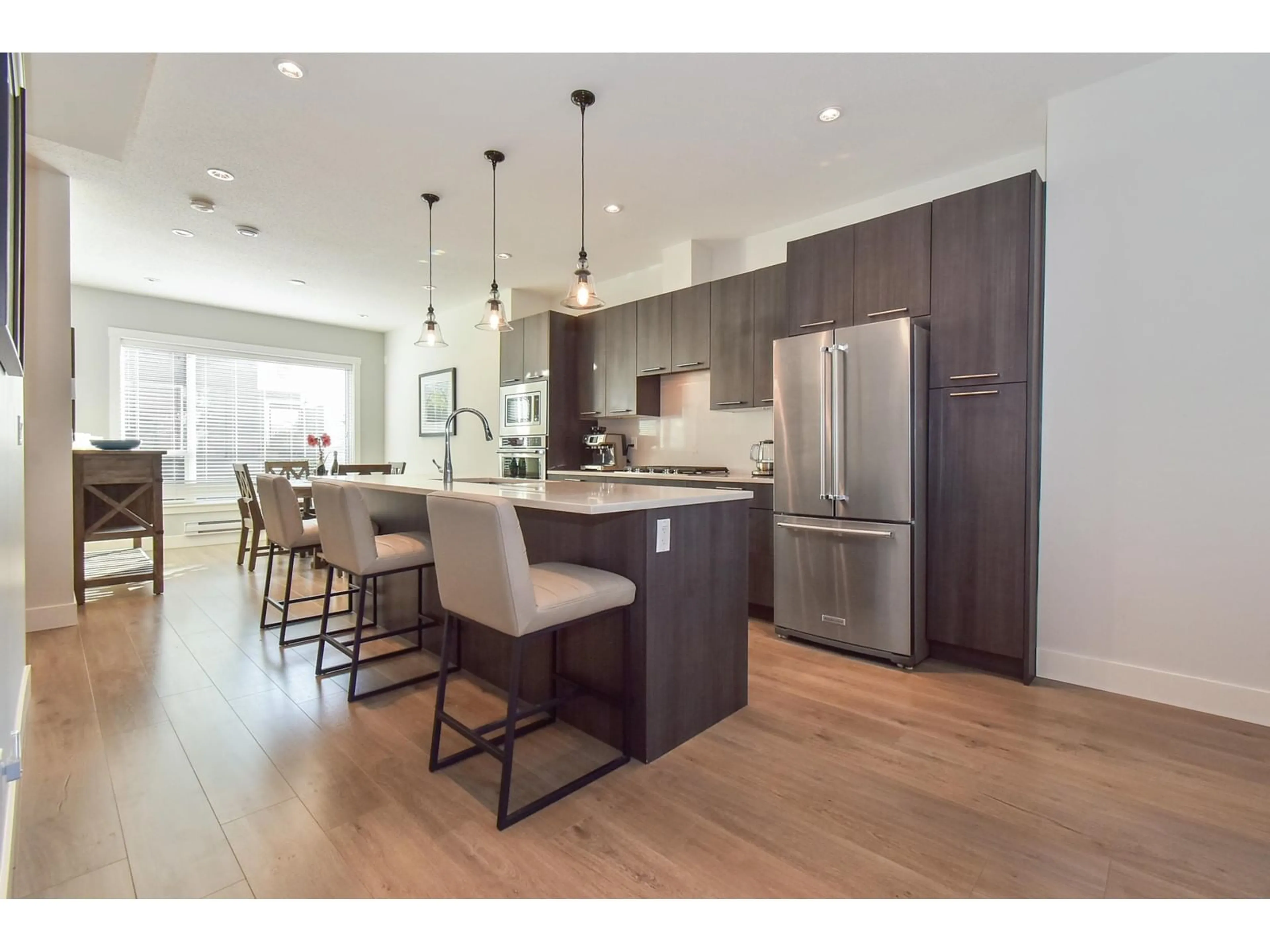 Open concept kitchen, wood/laminate floor for 163 - 2280 163, Surrey British Columbia V3Z0S4