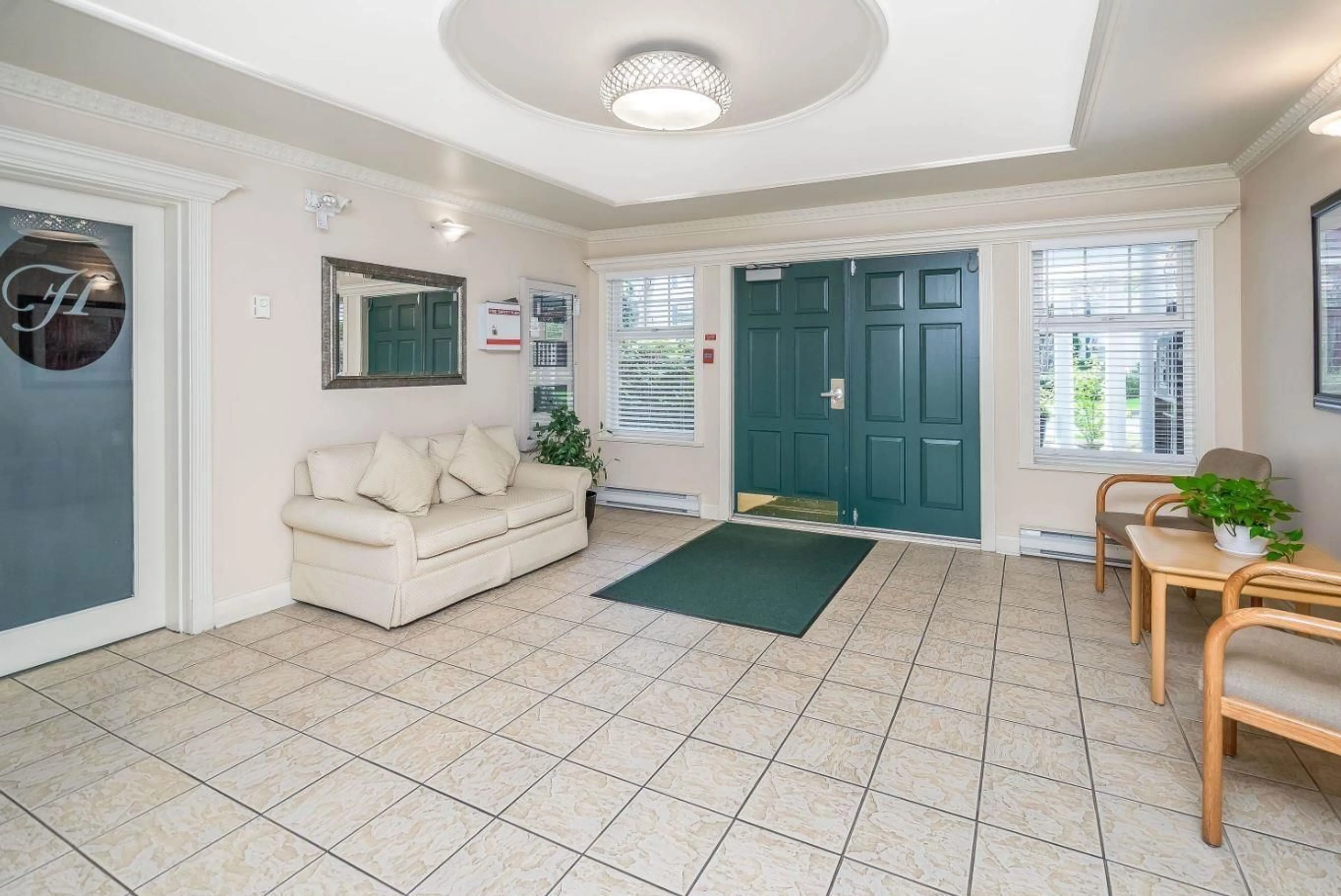 Indoor foyer for 212 - 16085 83, Surrey British Columbia V4N0N2