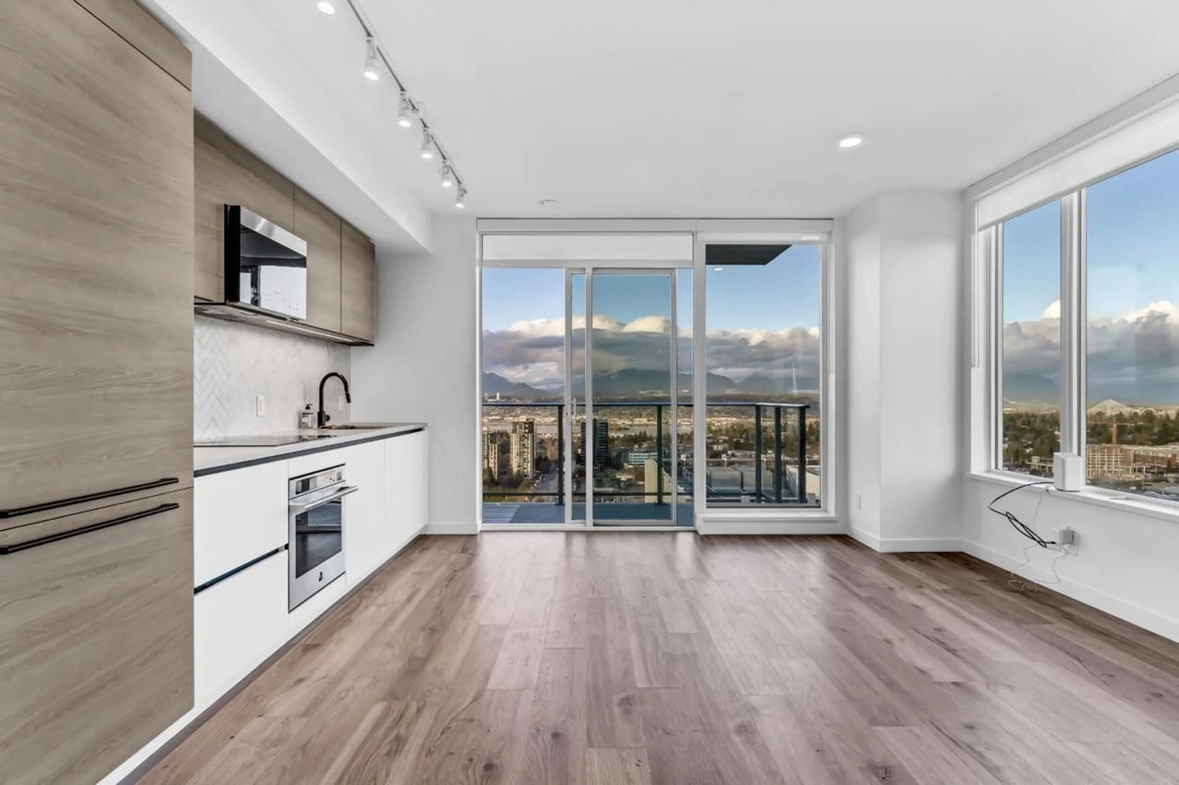 Open concept kitchen, wood/laminate floor for 3304 - 10448 UNIVERSITY, Surrey British Columbia V3T0S7