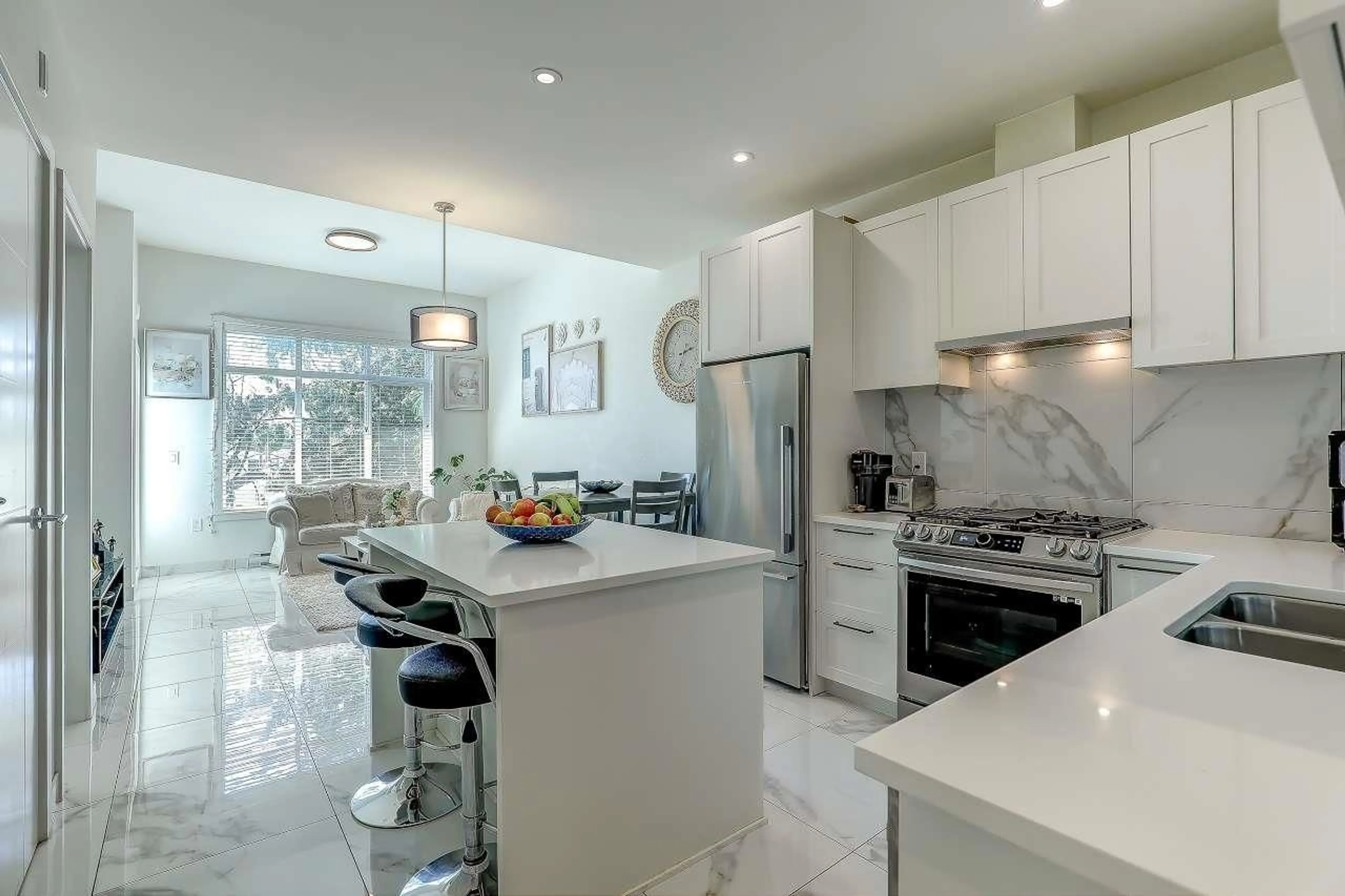 Contemporary kitchen, ceramic/tile floor for 409 - 5415 BRYDON, Langley British Columbia V3A0N4