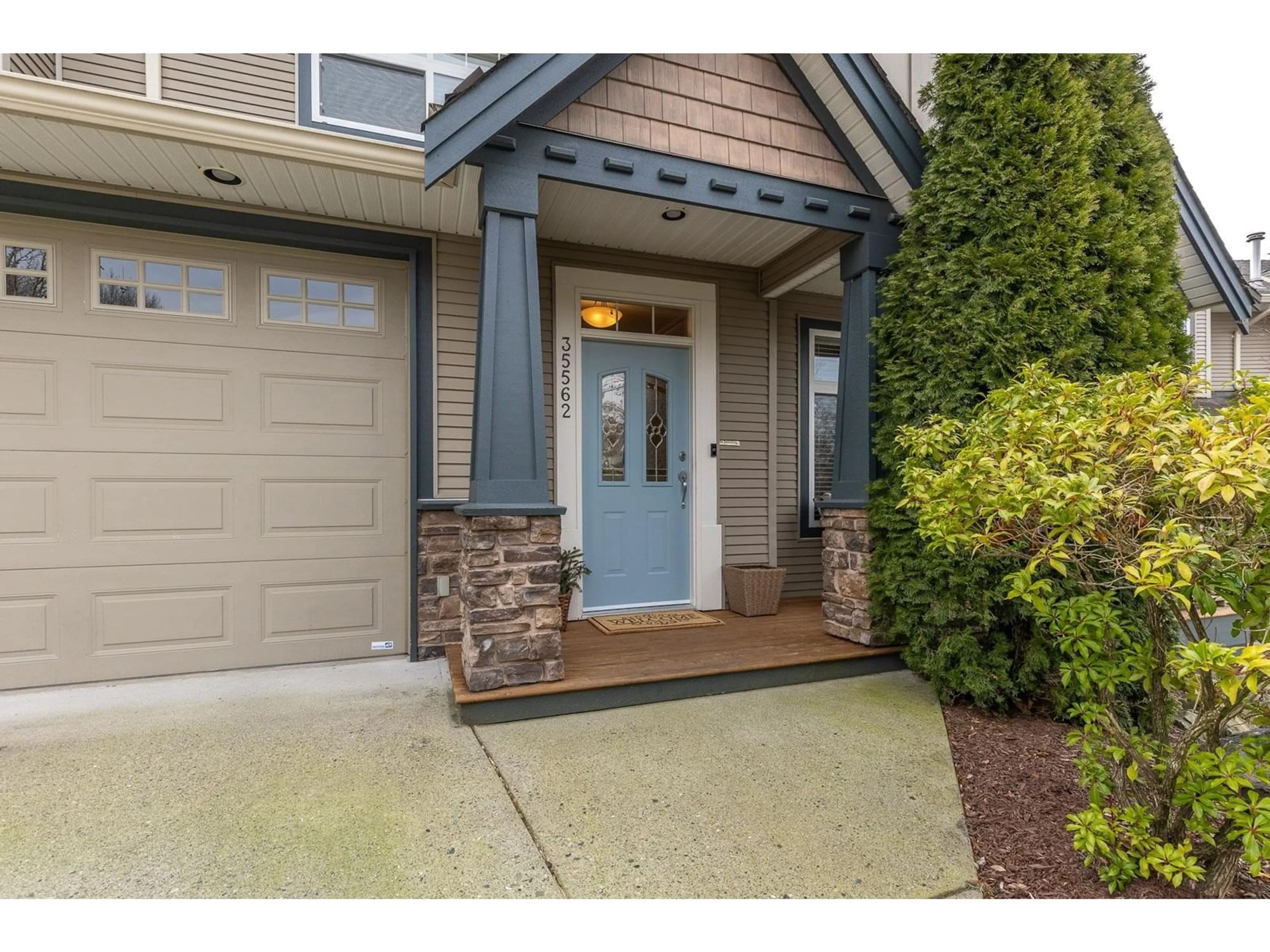 Indoor entryway for 35562 ALLISON, Abbotsford British Columbia V3G3B7
