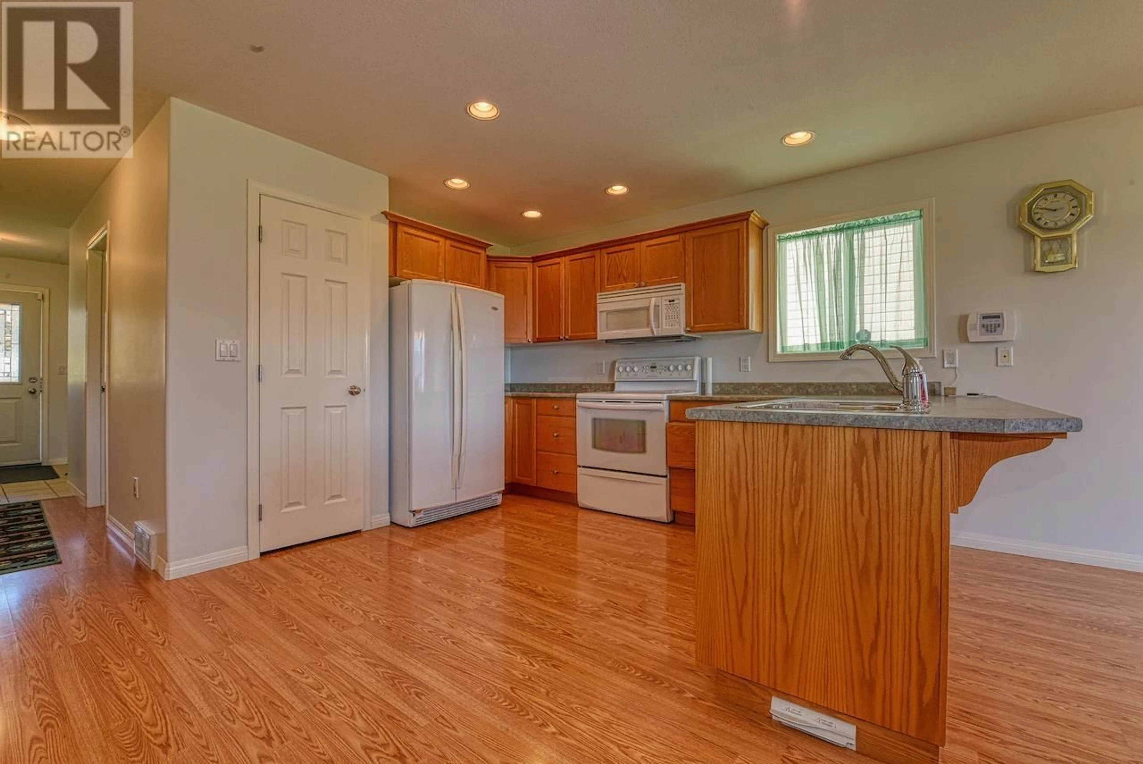 Standard kitchen, wood/laminate floor for 116 - 375 MANDARINO PLACE, Williams Lake British Columbia V2G4V3