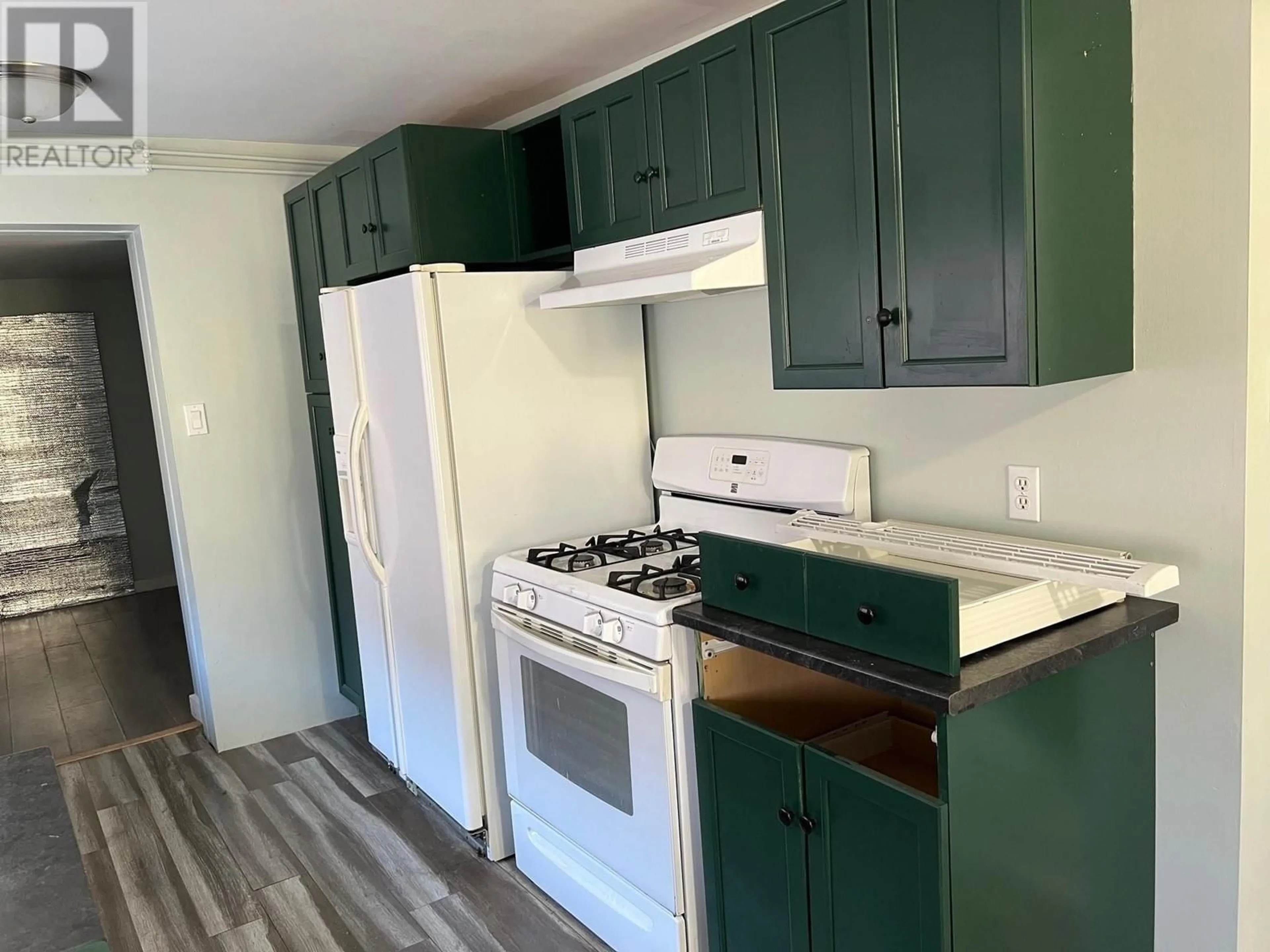 Standard kitchen, unknown for 9807 FREDDETTE AVENUE, Hudsons Hope British Columbia V0C1V0