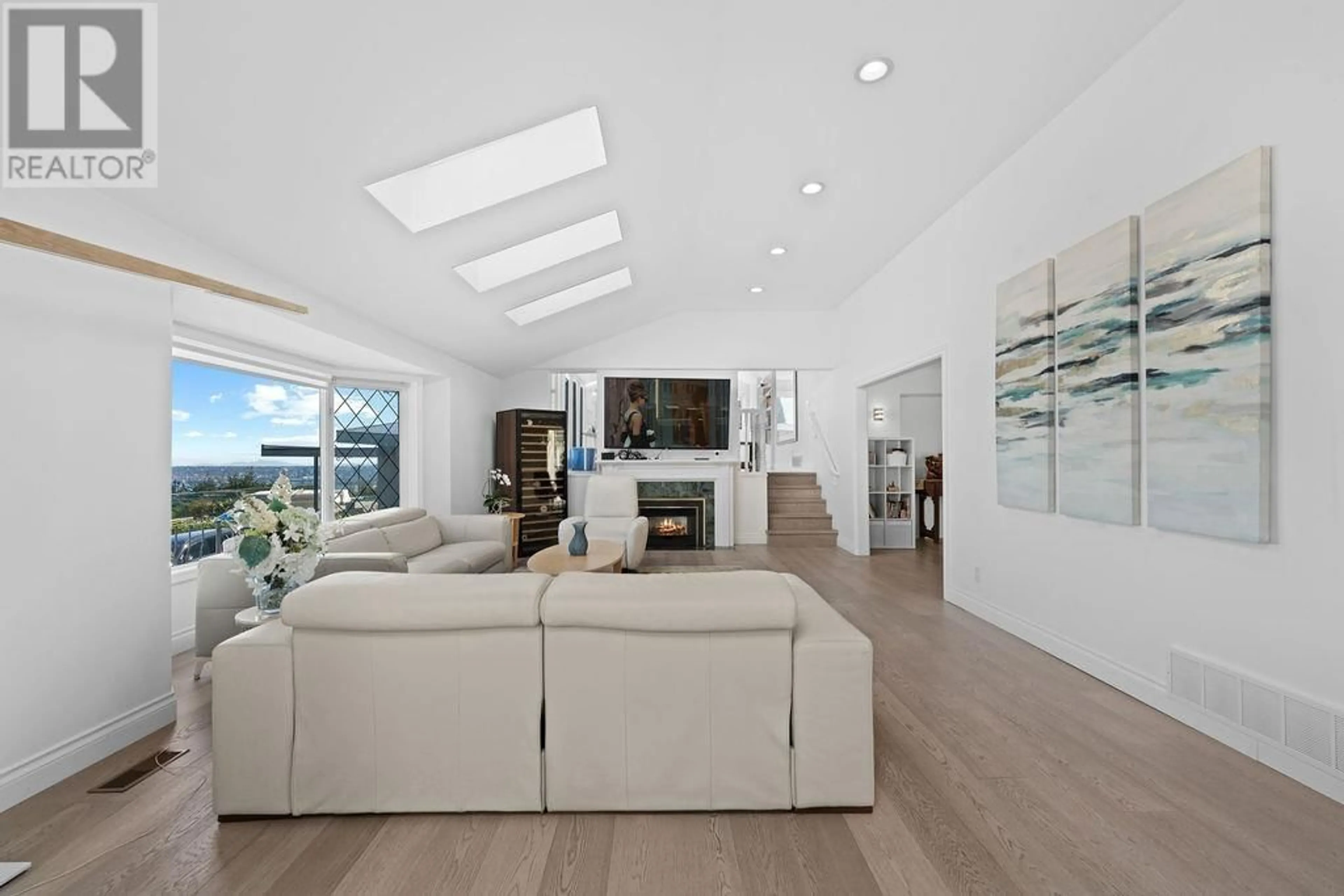 Living room with furniture, unknown for 685 KING GEORGES WAY, West Vancouver British Columbia V7S1S2