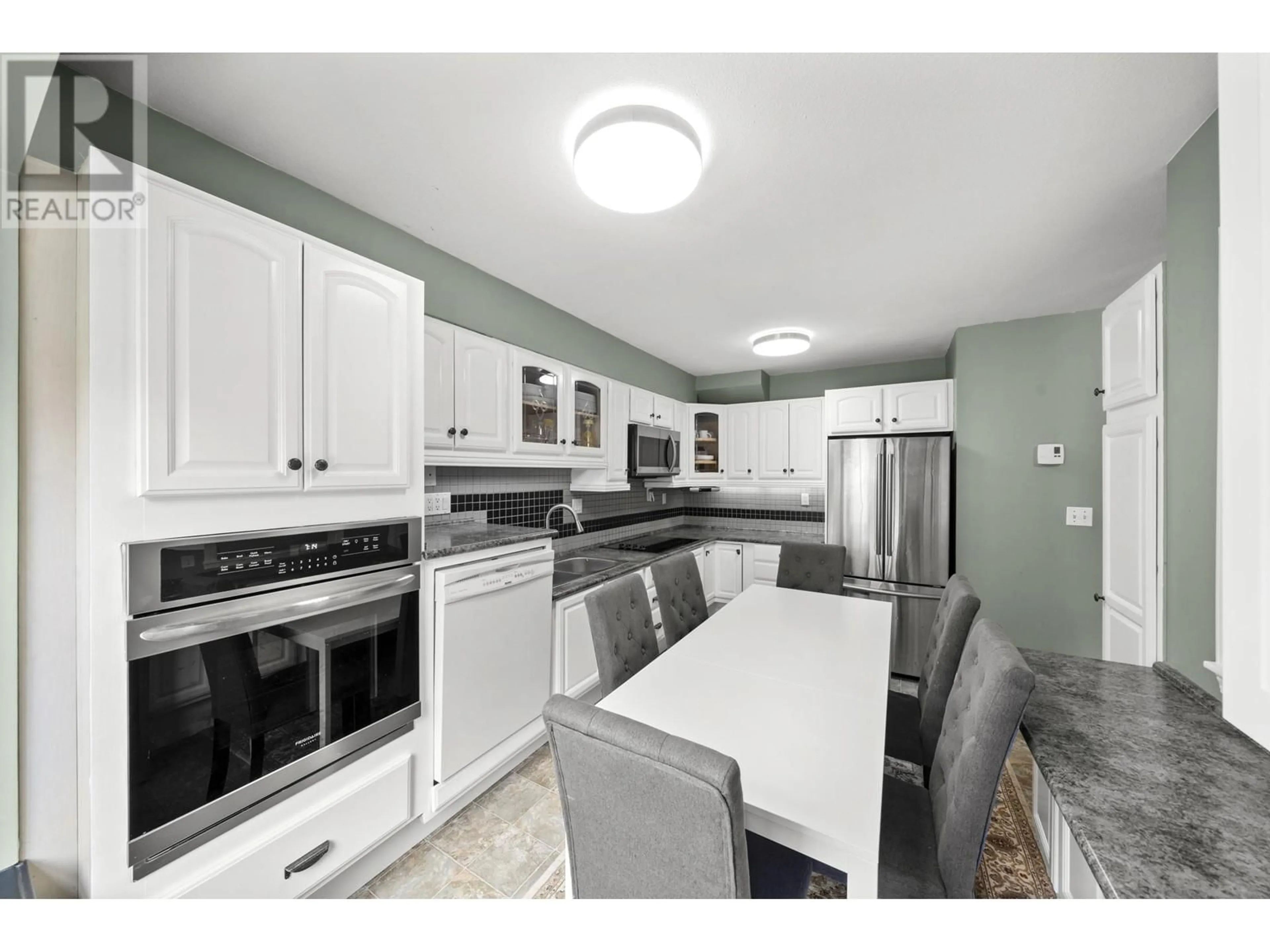 Open concept kitchen, ceramic/tile floor for 113 - 12099 237 STREET, Maple Ridge British Columbia V4R2C3
