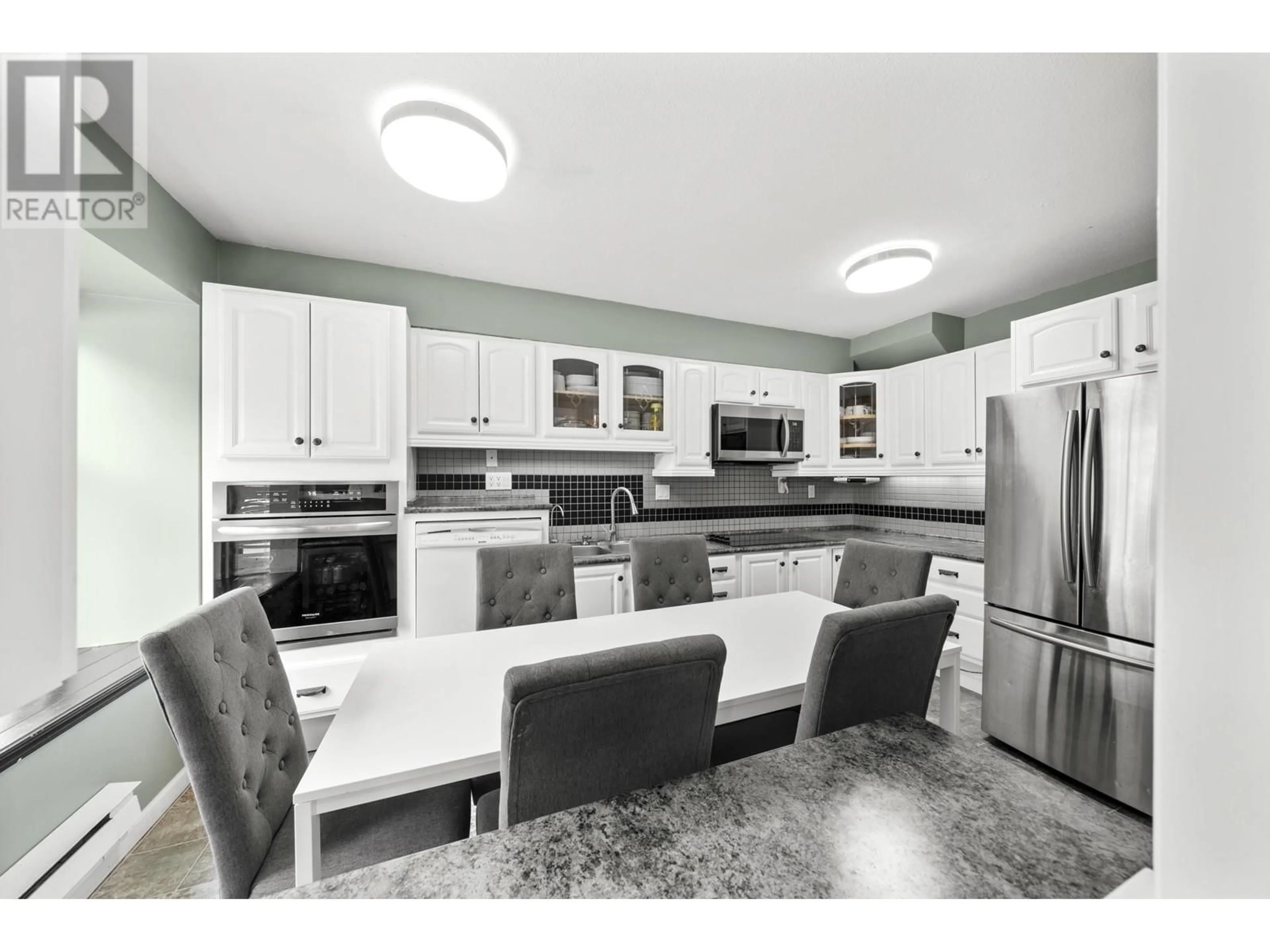 Open concept kitchen, ceramic/tile floor for 113 - 12099 237 STREET, Maple Ridge British Columbia V4R2C3