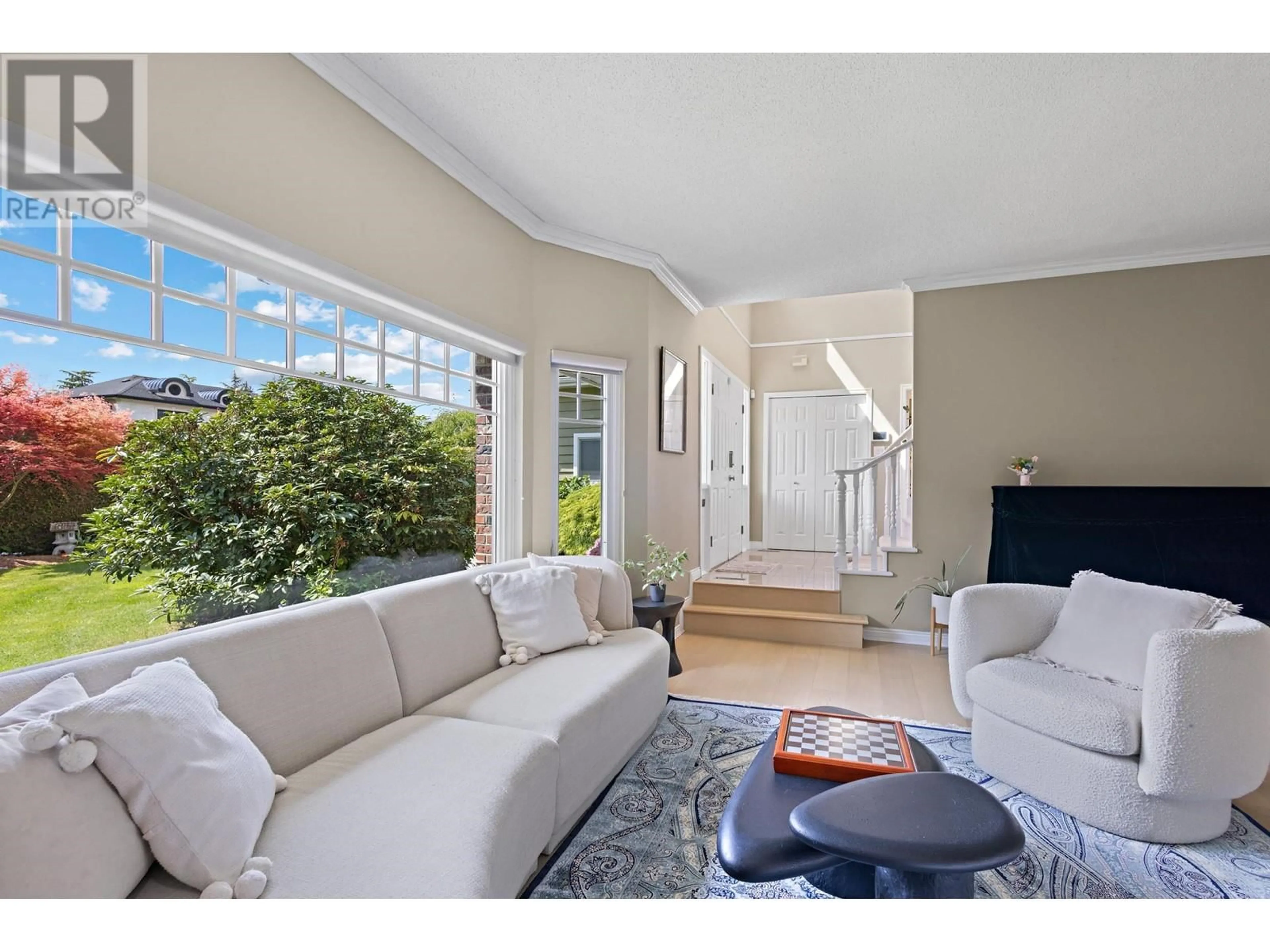 Living room with furniture, unknown for 6811 JUNIPER DRIVE, Richmond British Columbia V7E4Z5
