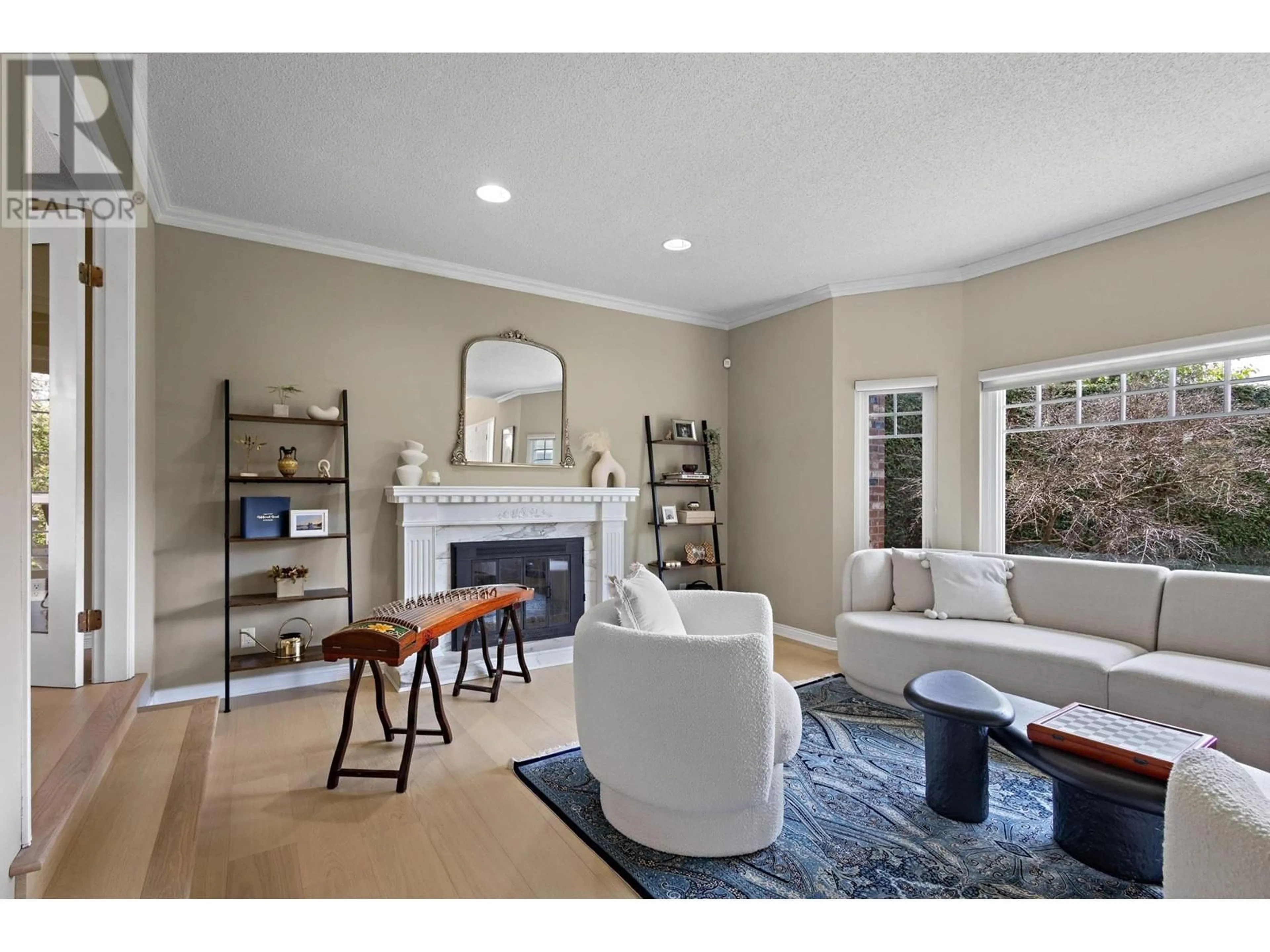 Living room with furniture, unknown for 6811 JUNIPER DRIVE, Richmond British Columbia V7E4Z5