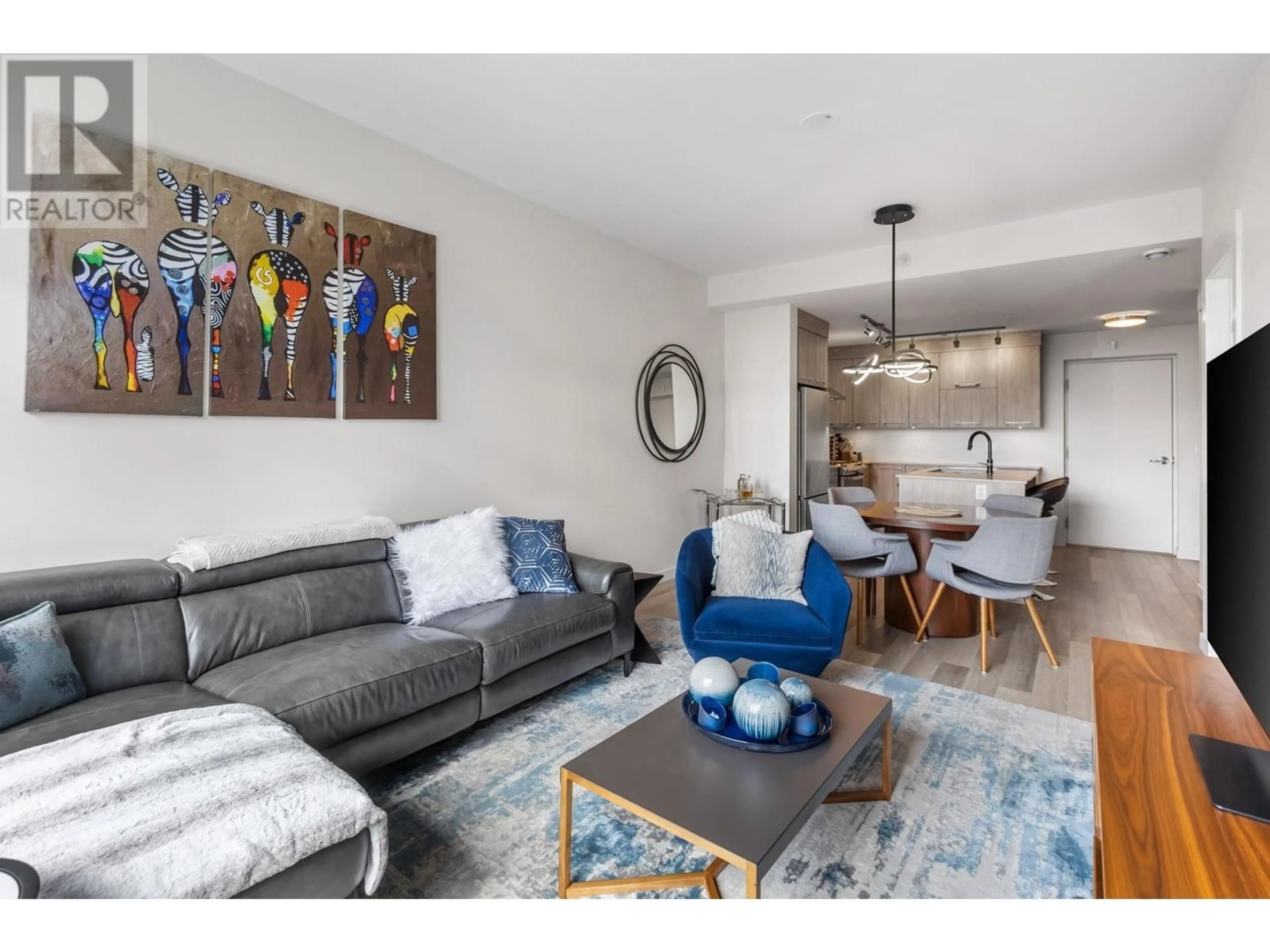 Living room with furniture, unknown for 1013 QUEBEC STREET, New Westminster British Columbia V3M0M3
