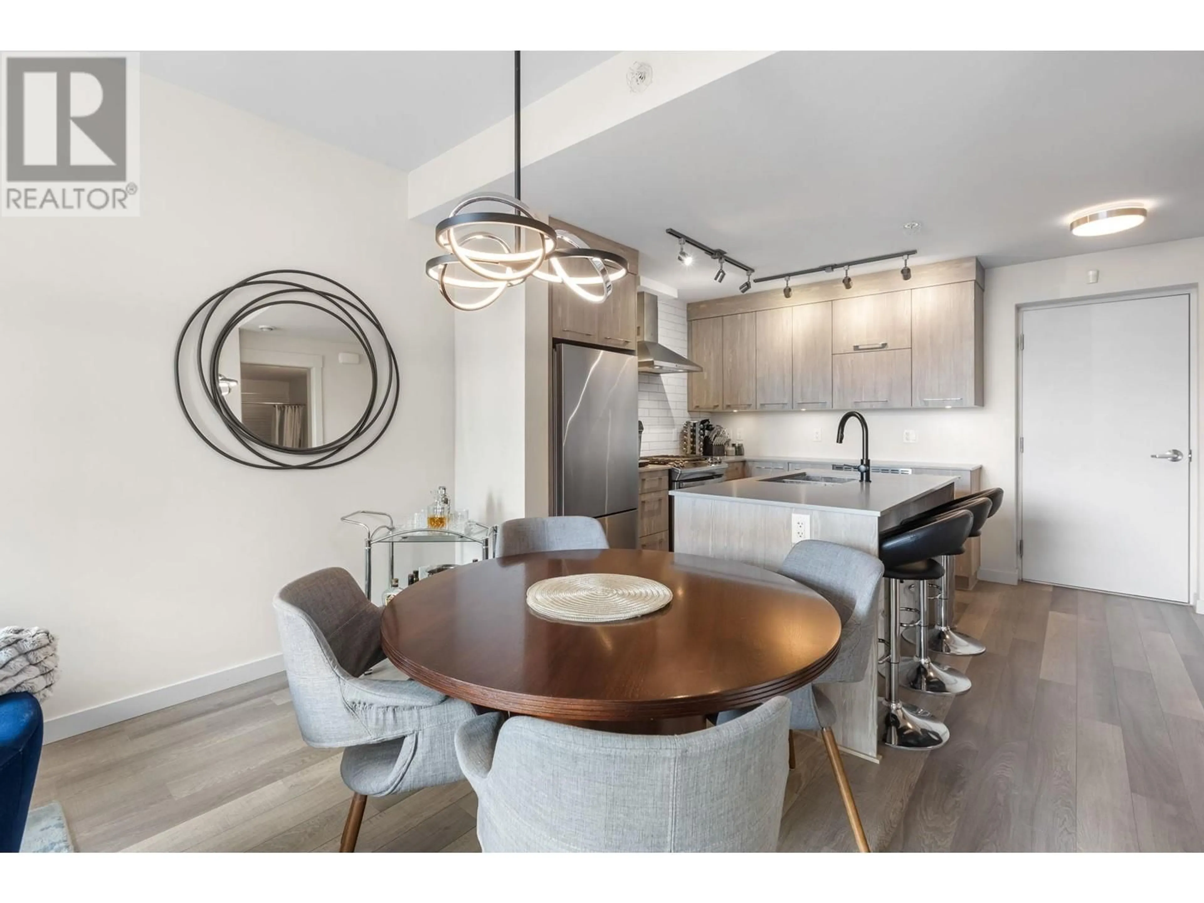 Open concept kitchen, unknown for 1013 QUEBEC STREET, New Westminster British Columbia V3M0M3