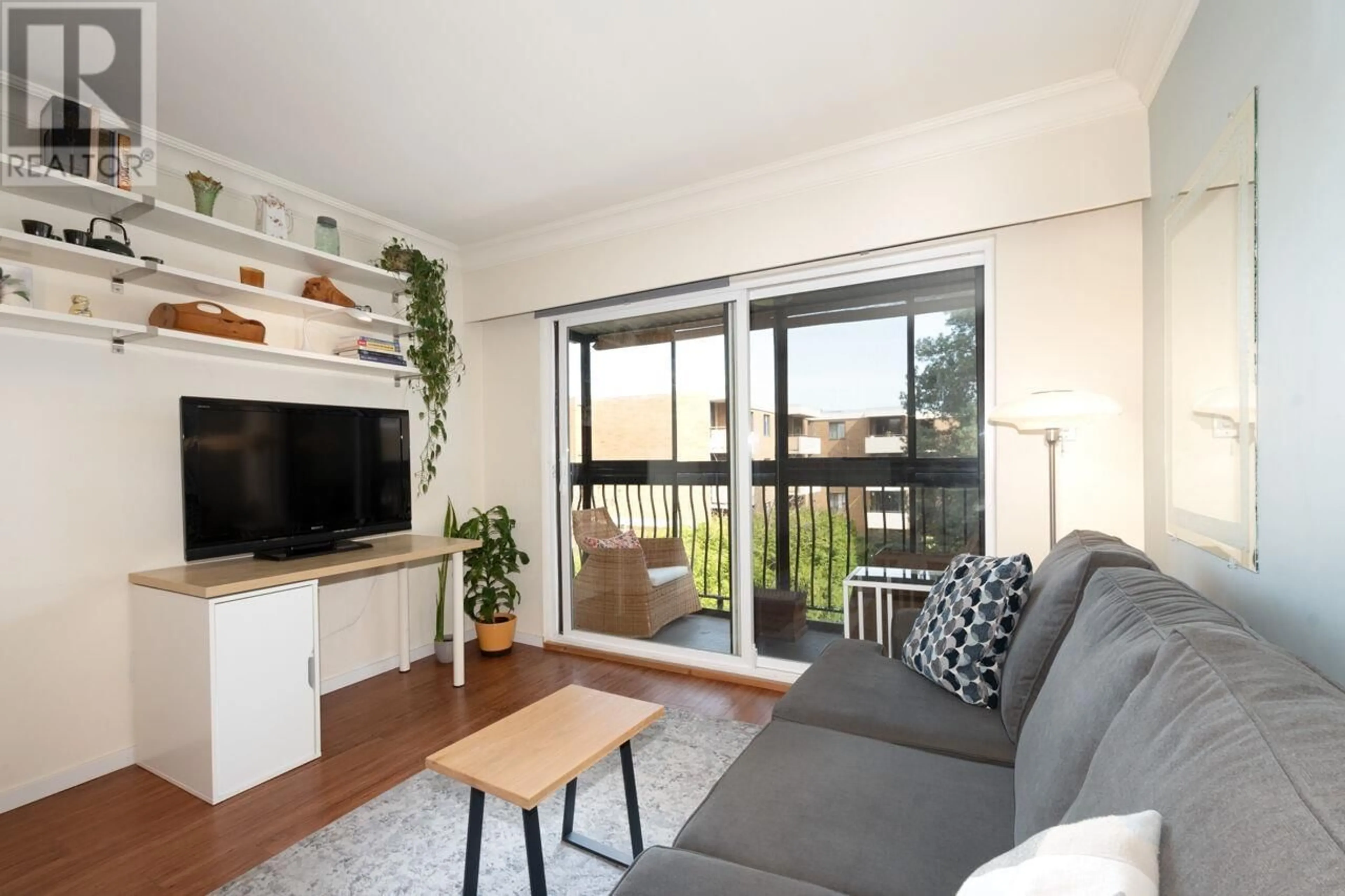 Living room with furniture, wood/laminate floor for 310 - 2033 7TH AVENUE, Vancouver British Columbia V6J1T3