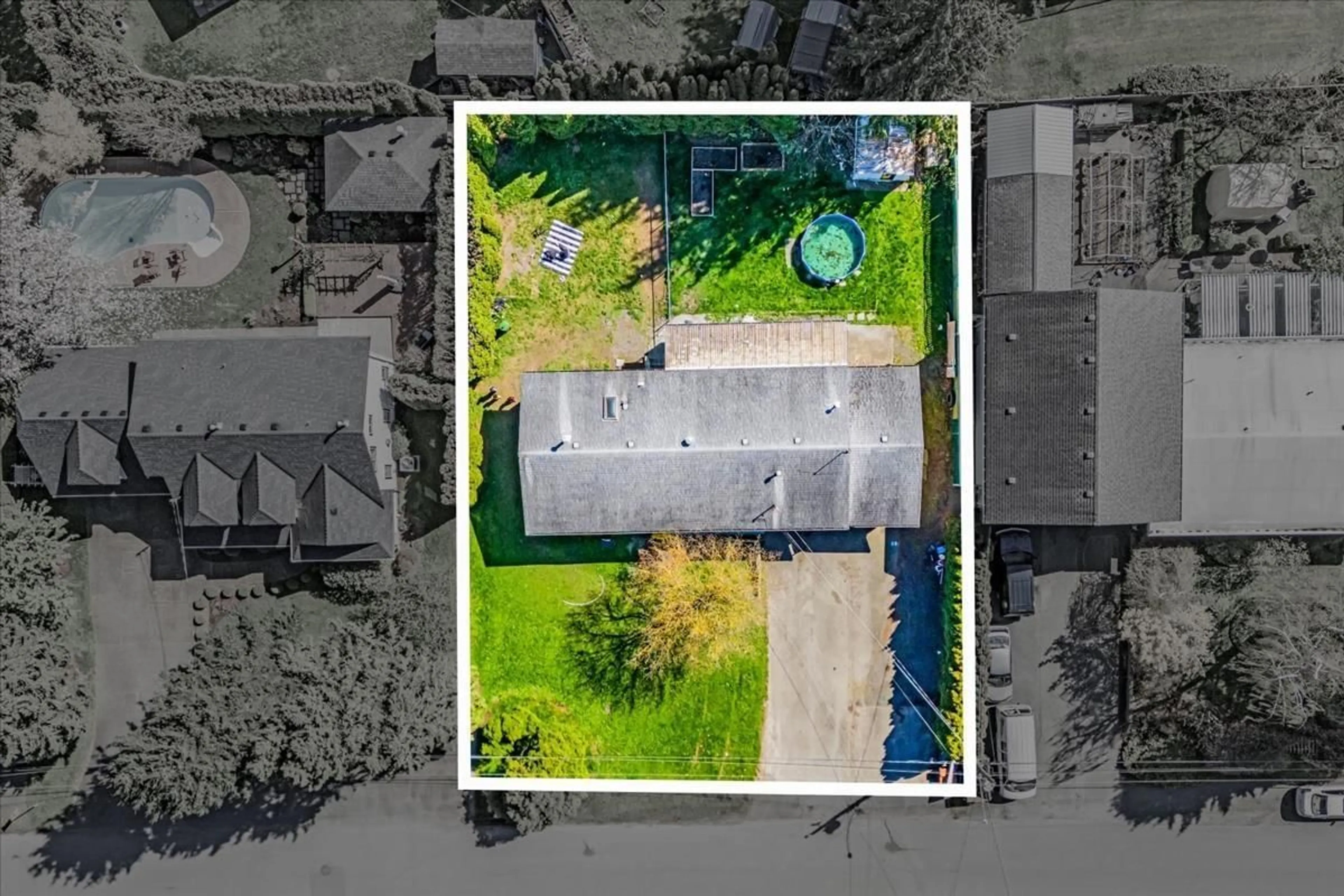 A pic from outside/outdoor area/front of a property/back of a property/a pic from drone, street for 6270 EDSON DRIVE, Chilliwack British Columbia V2R4C2
