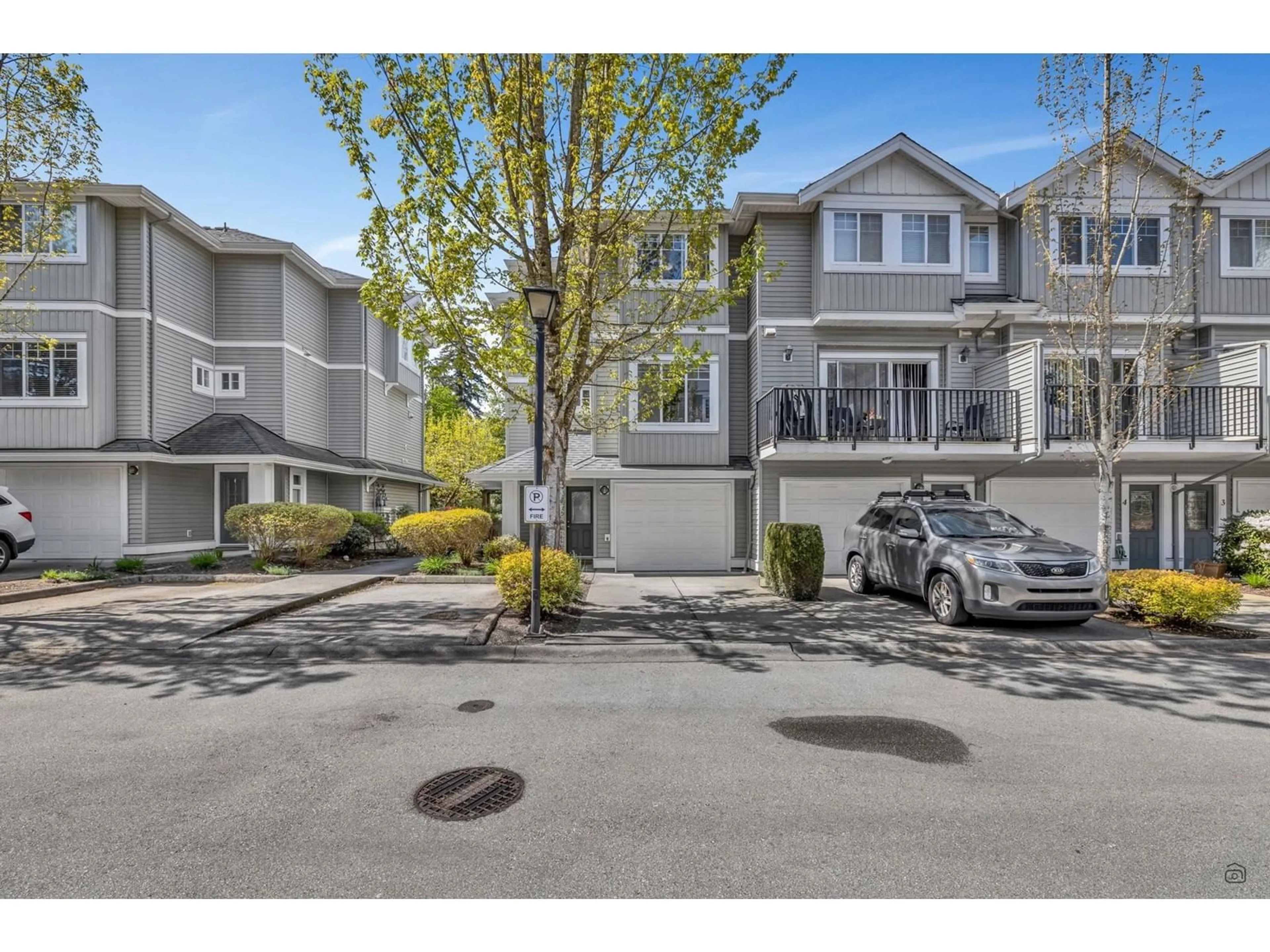 A pic from outside/outdoor area/front of a property/back of a property/a pic from drone, street for 6 - 5988 OLD MCLELLAN, Surrey British Columbia V3S1N3