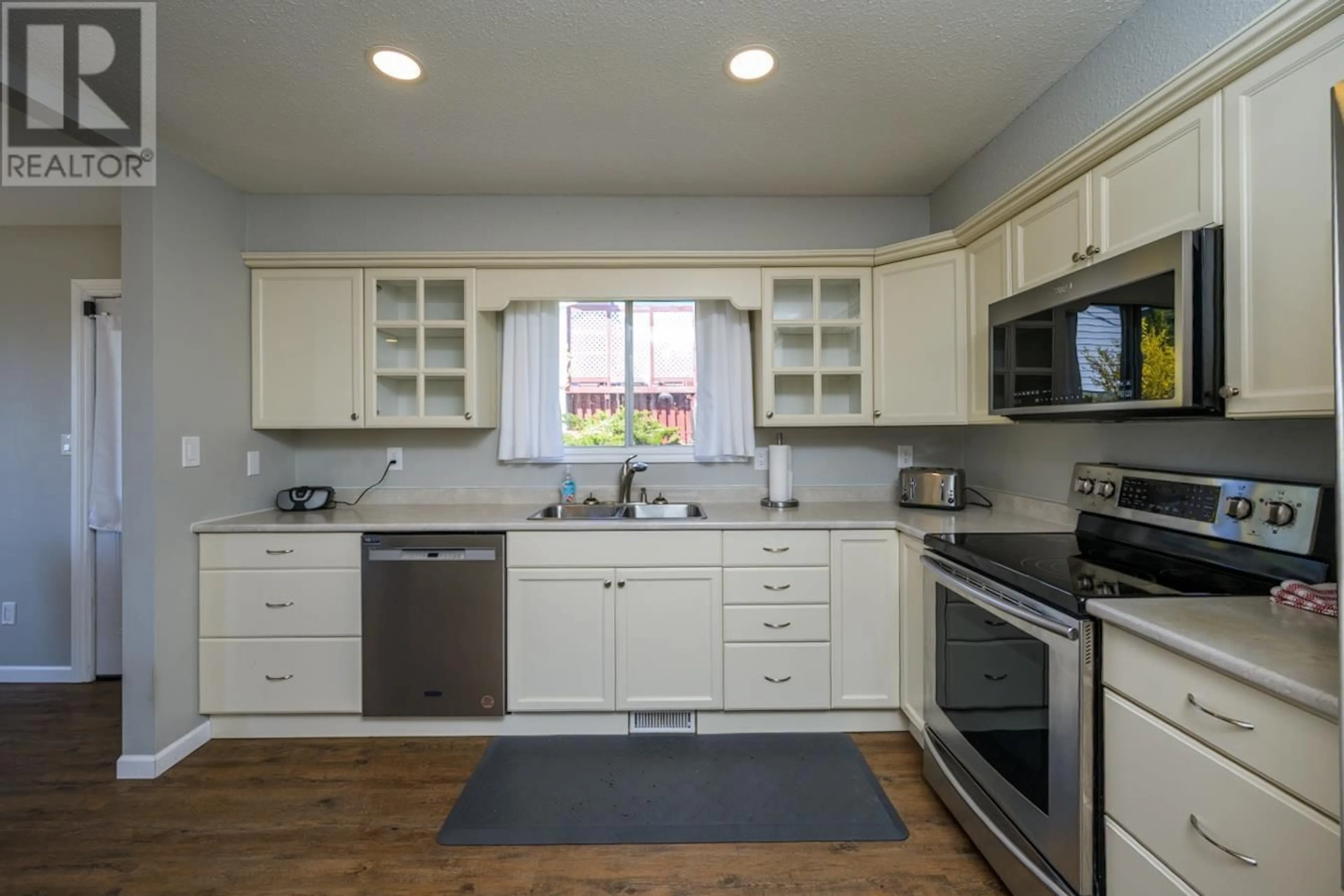 Standard kitchen, unknown for 7404 EUGENE ROAD, Prince George British Columbia V2N5P6