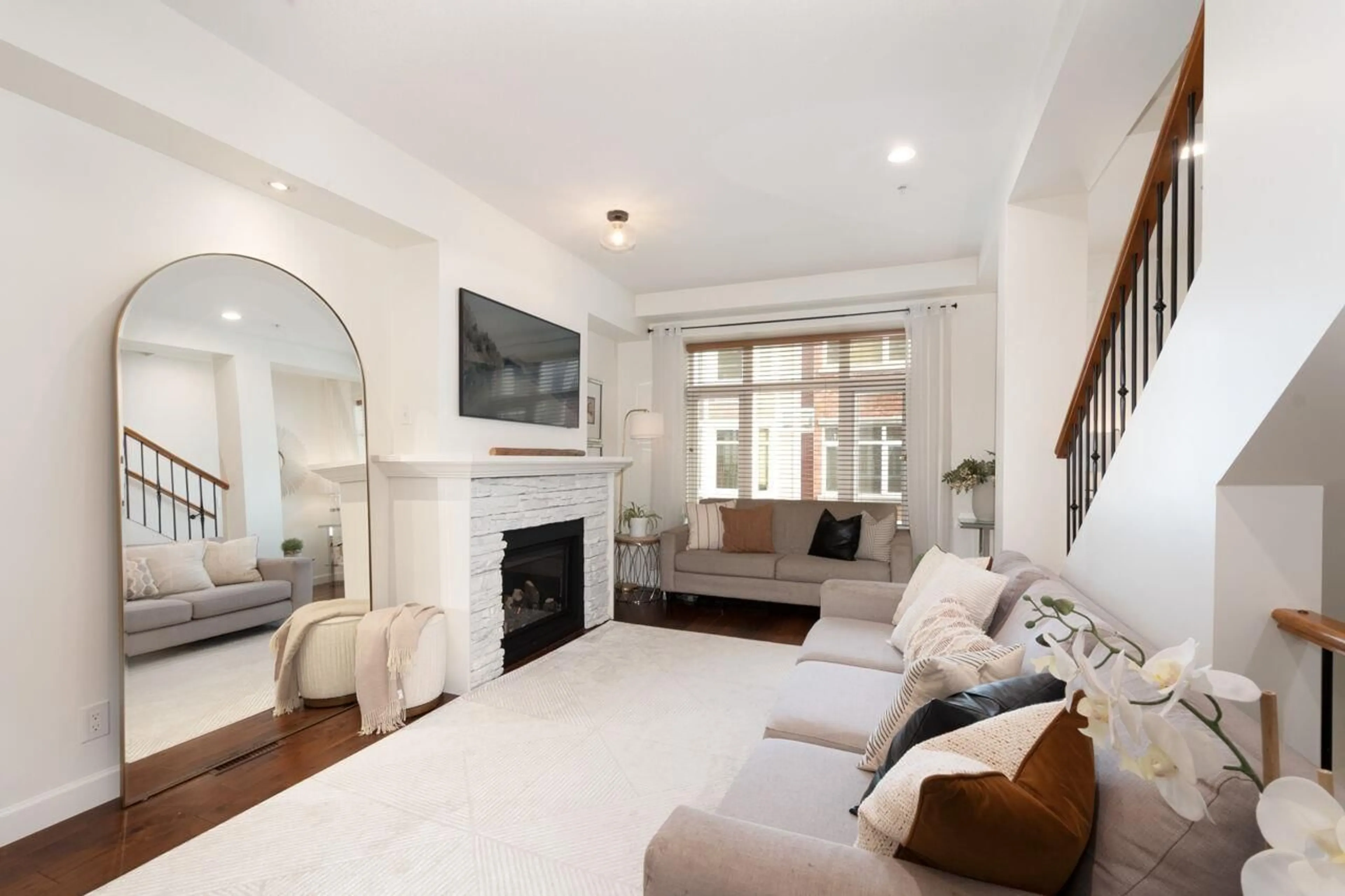 Living room with furniture, unknown for 138 - 20738 84, Langley British Columbia V2Y0J6