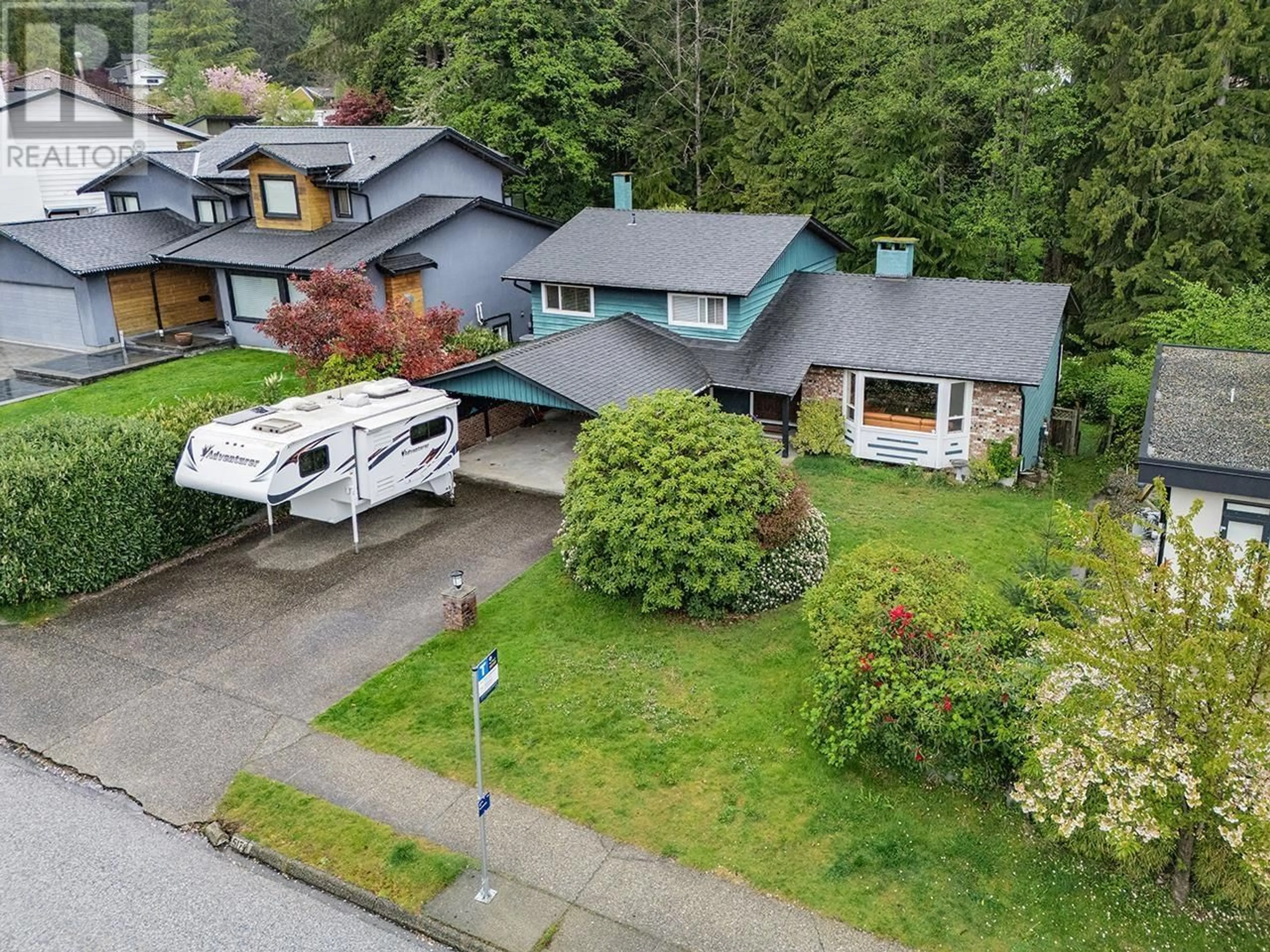 A pic from outside/outdoor area/front of a property/back of a property/a pic from drone, street for 5178 CLIFFRIDGE AVENUE, North Vancouver British Columbia V7R3V4