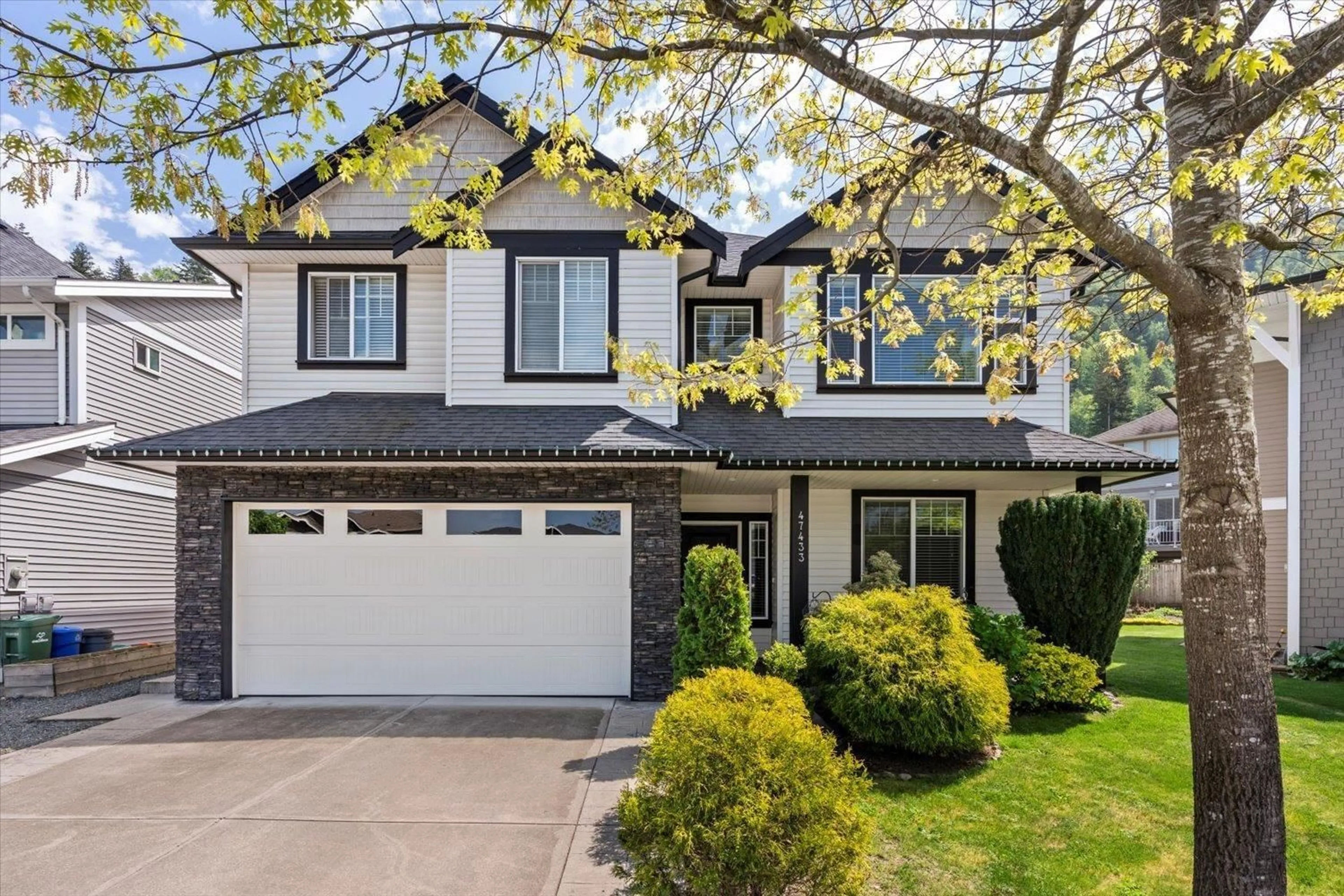 Home with vinyl exterior material, street for 47433 WITTENBERG PLACE, Chilliwack British Columbia V2R0L3