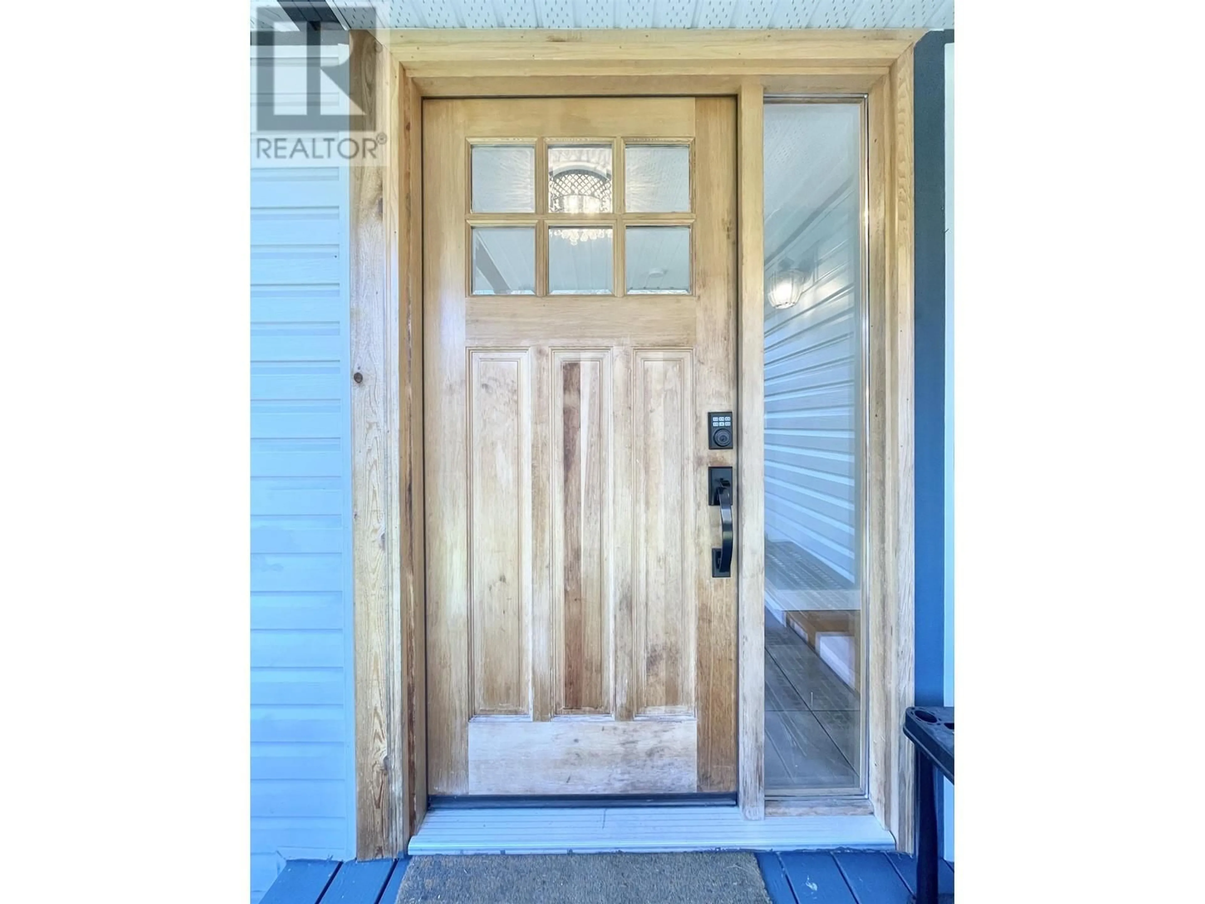 Indoor entryway for 1546 LARCHBERRY WAY, Gibsons British Columbia V0N1V5