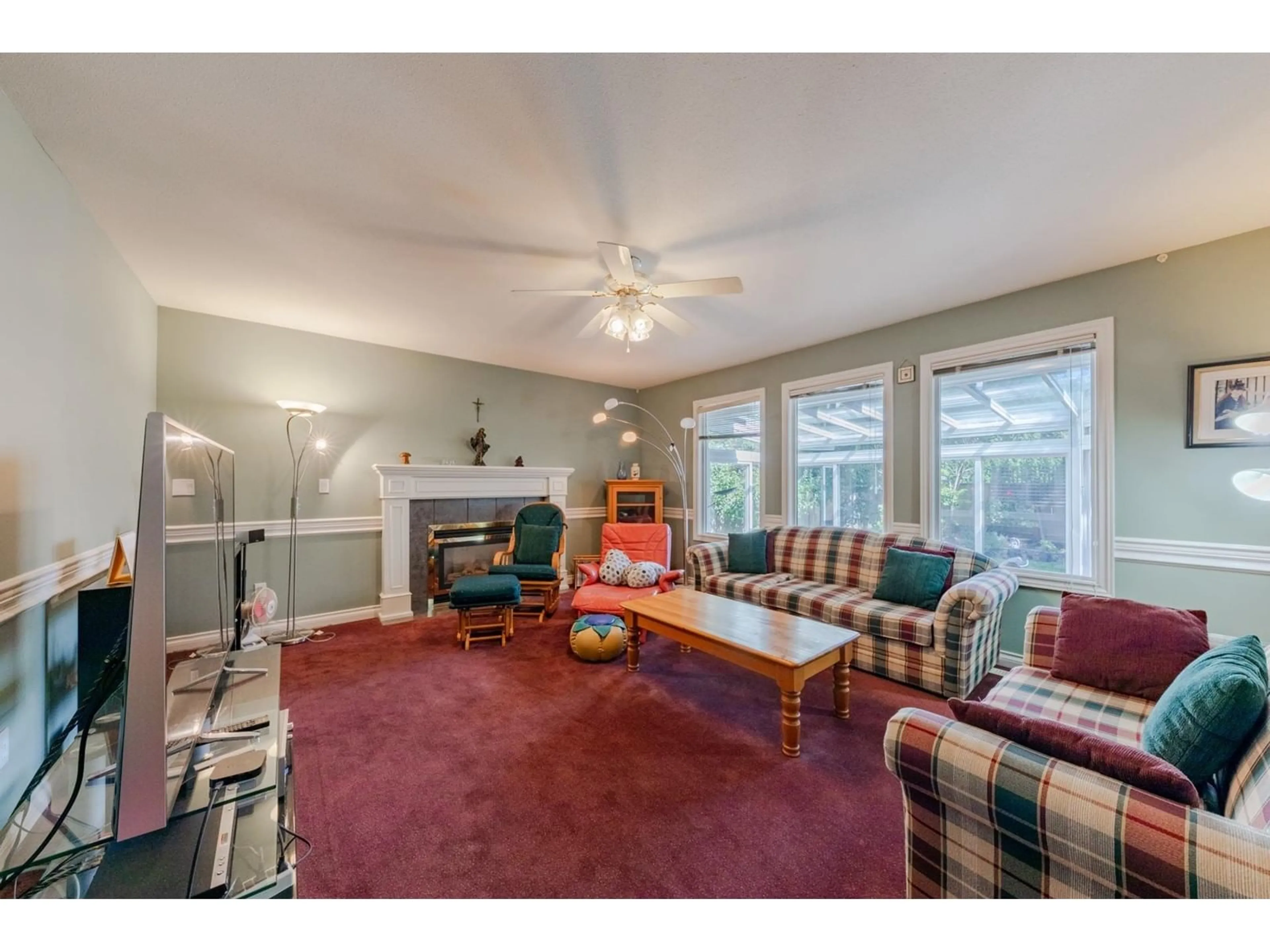 Living room with furniture, carpet floor for 4308 209, Langley British Columbia V3A9A6