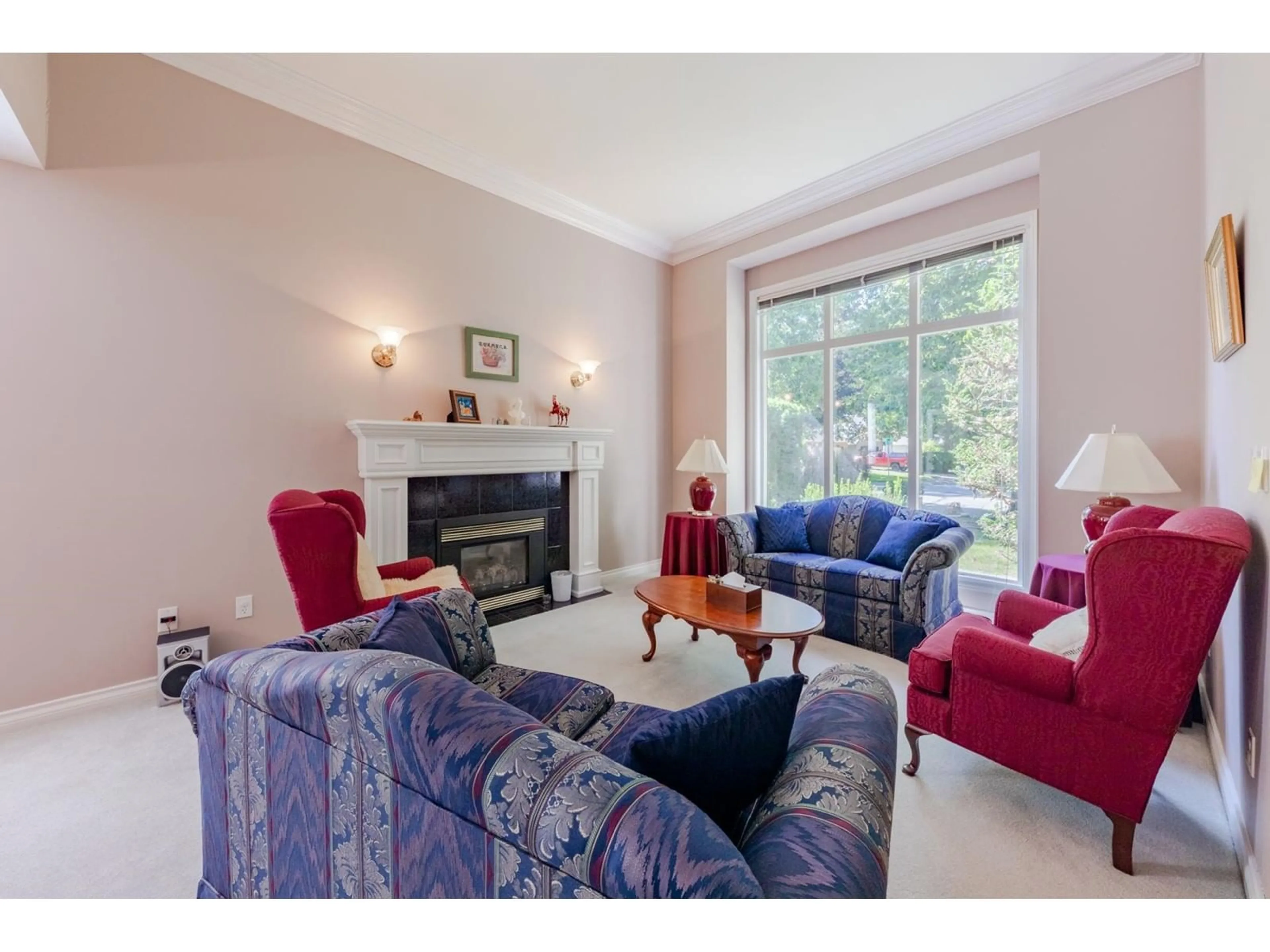 Living room with furniture, unknown for 4308 209, Langley British Columbia V3A9A6