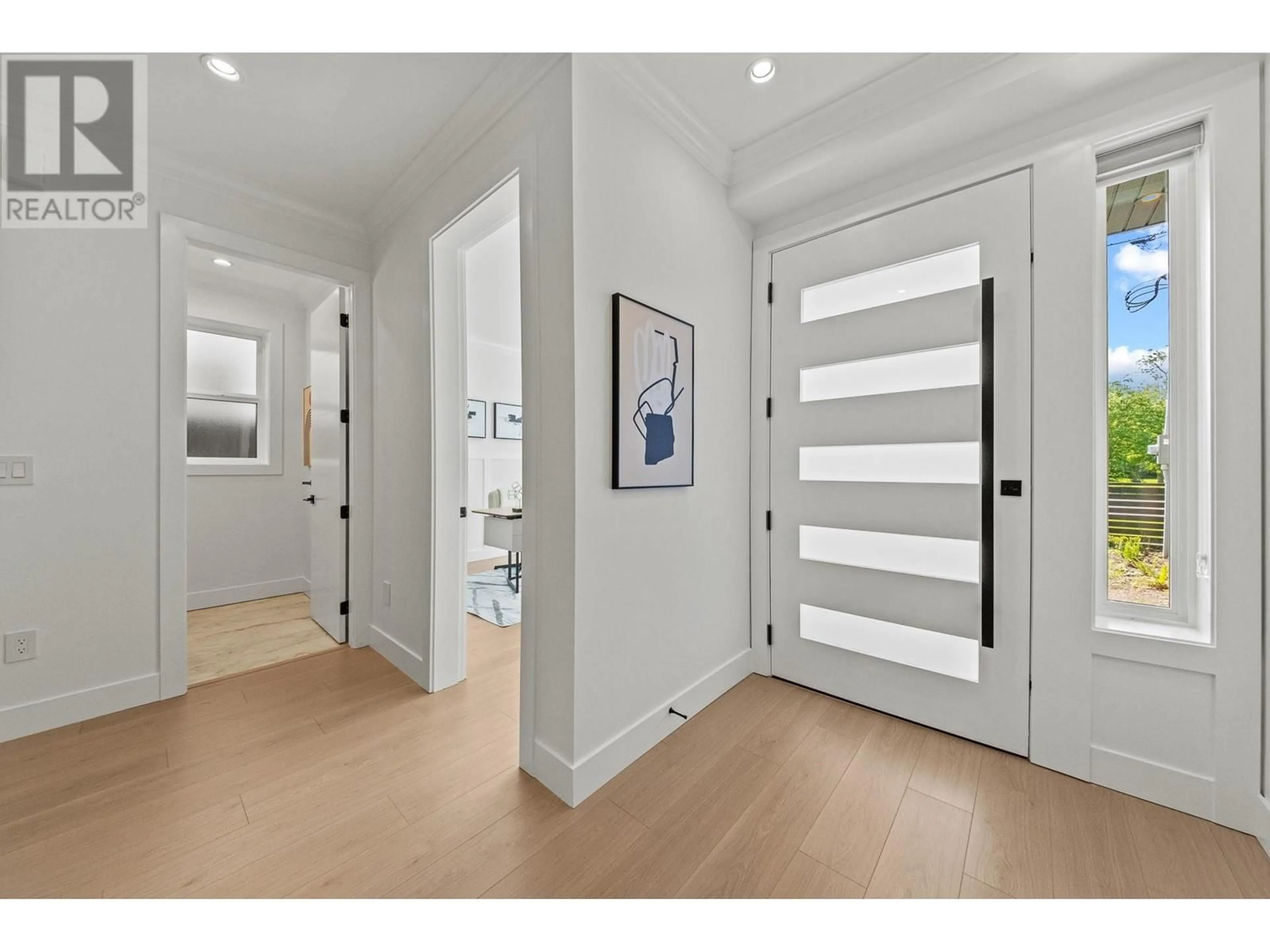 Indoor entryway for 7220 RAILWAY AVENUE, Richmond British Columbia V7C3J8