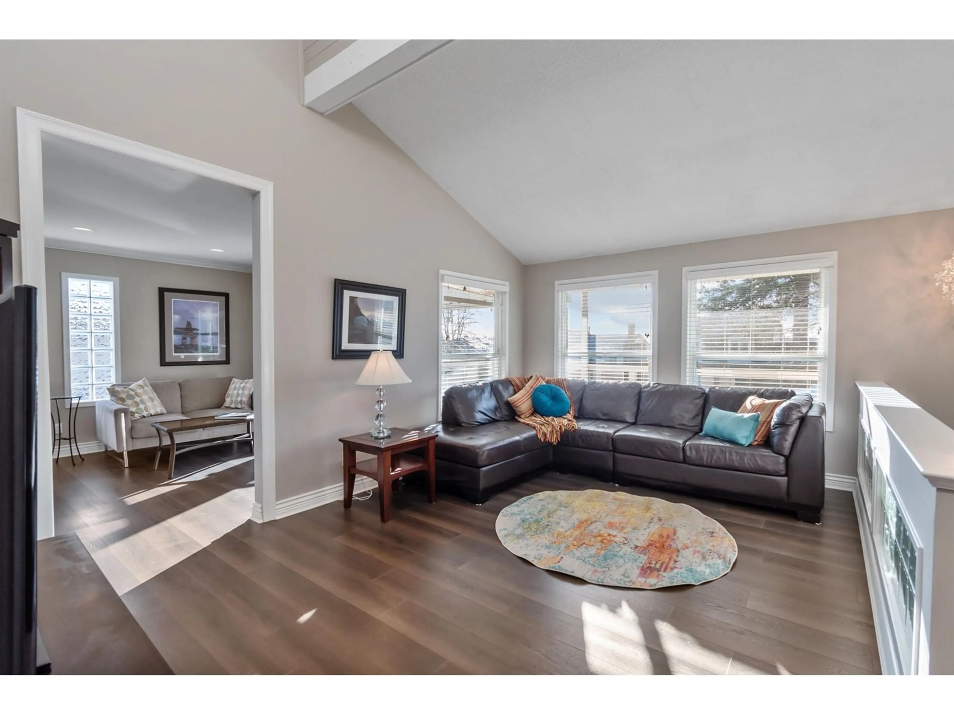 Living room with furniture, wood/laminate floor for 15531 ROPER, White Rock British Columbia V4B2G4