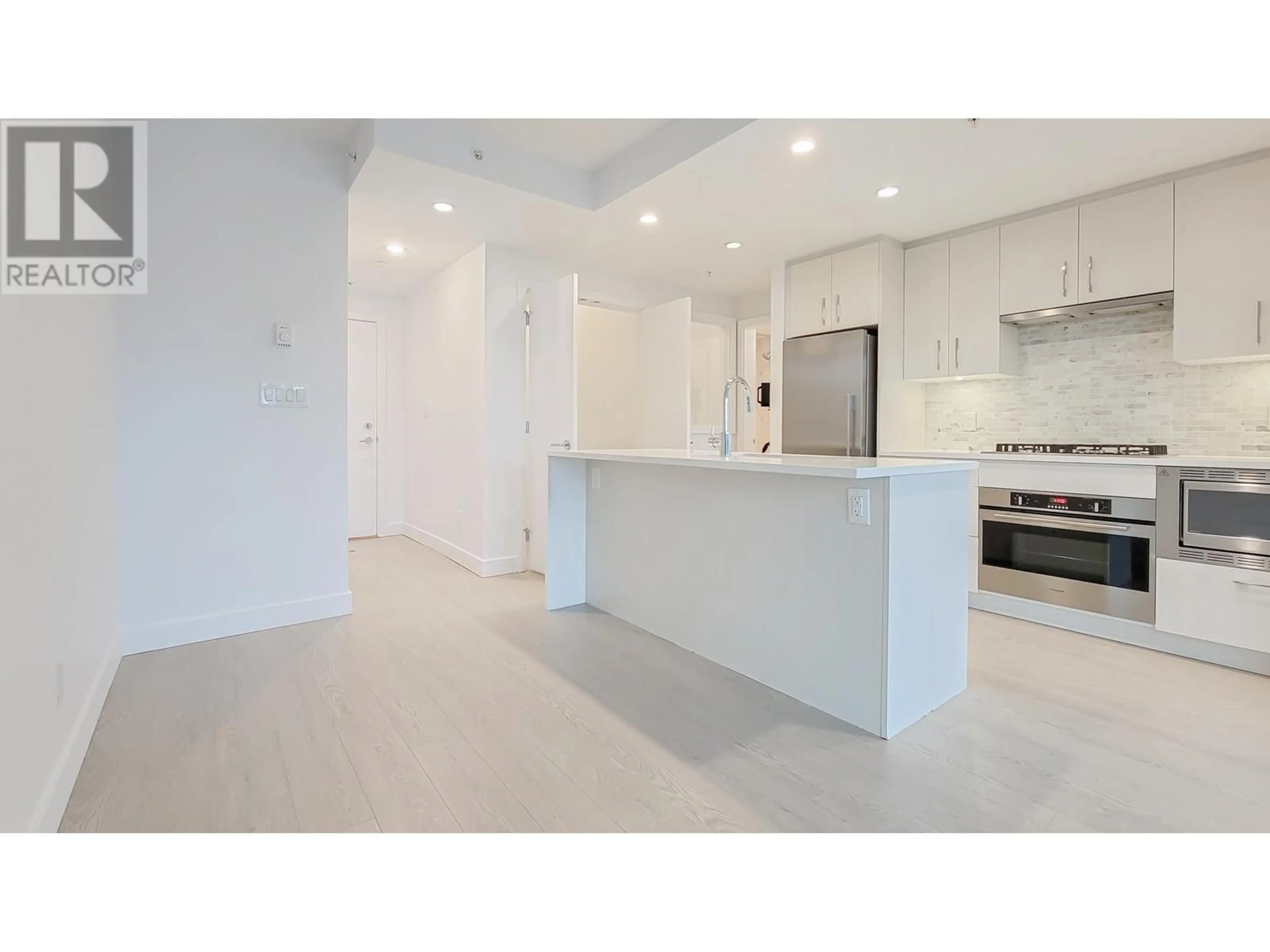Open concept kitchen, ceramic/tile floor for 1005 - 518 WHITING WAY, Coquitlam British Columbia V3J0H7
