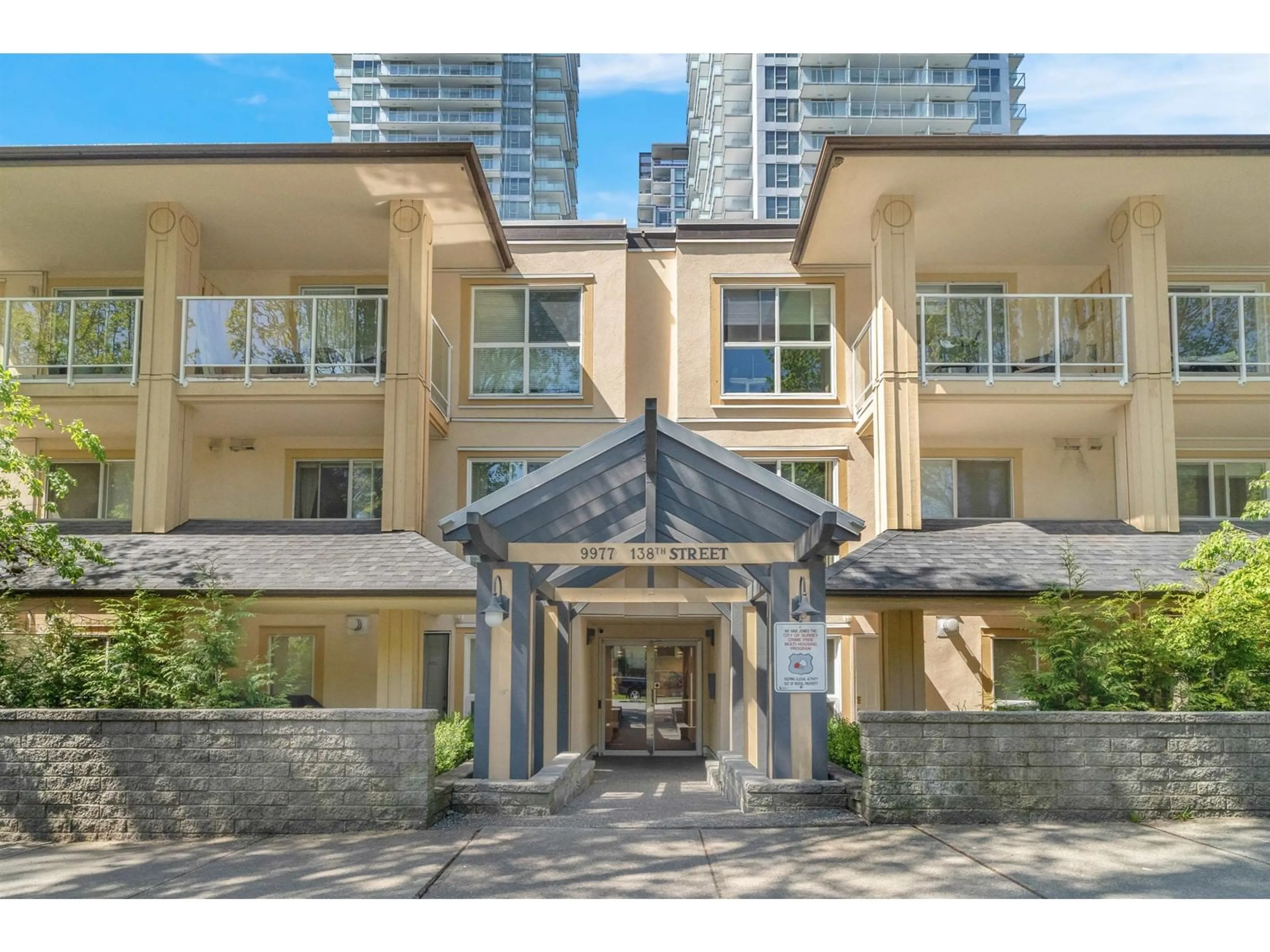 Indoor foyer for 8 - 9977 138 STREET, Surrey British Columbia V3T5E4