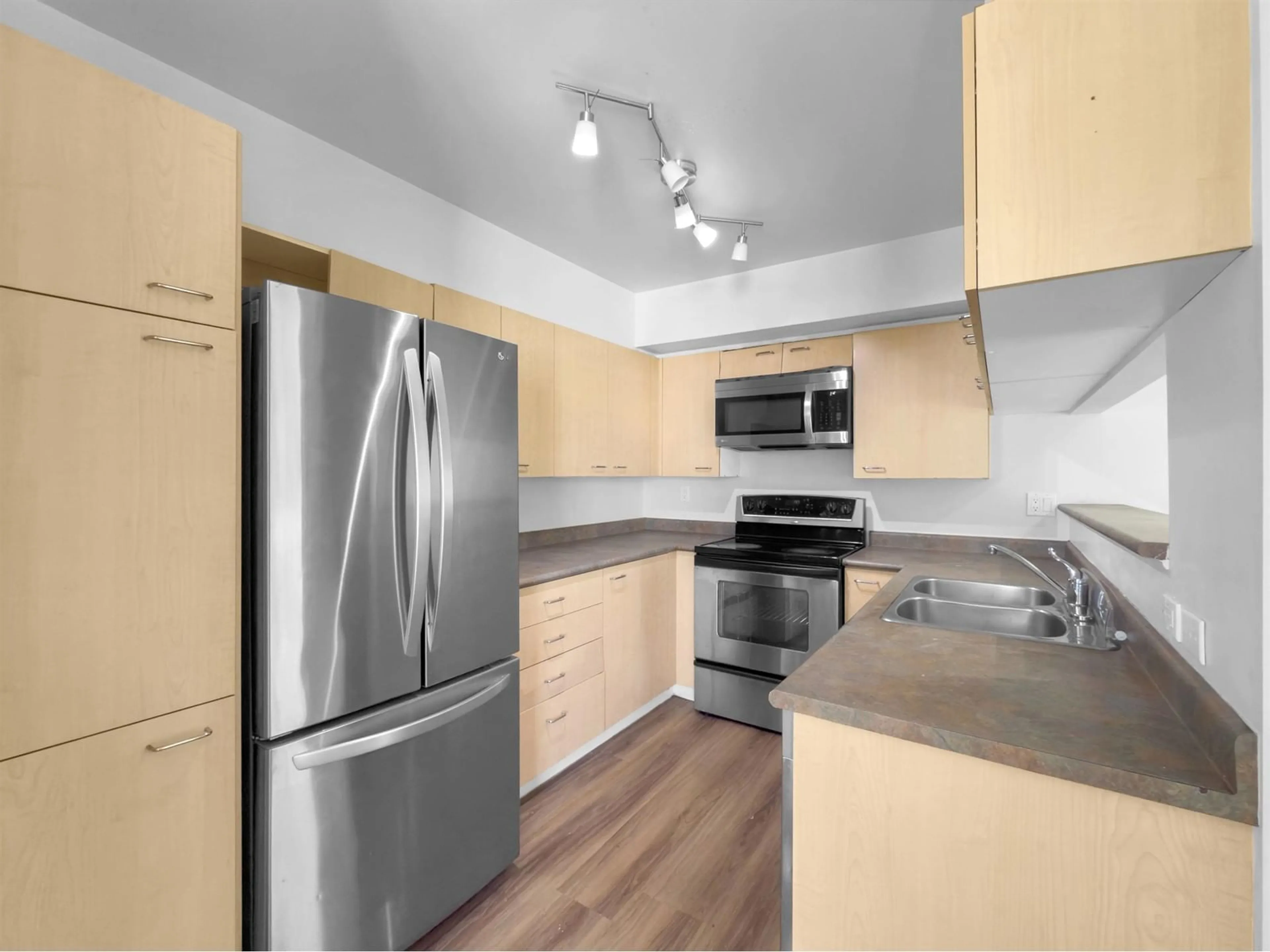 Standard kitchen, unknown for 8 - 9977 138 STREET, Surrey British Columbia V3T5E4