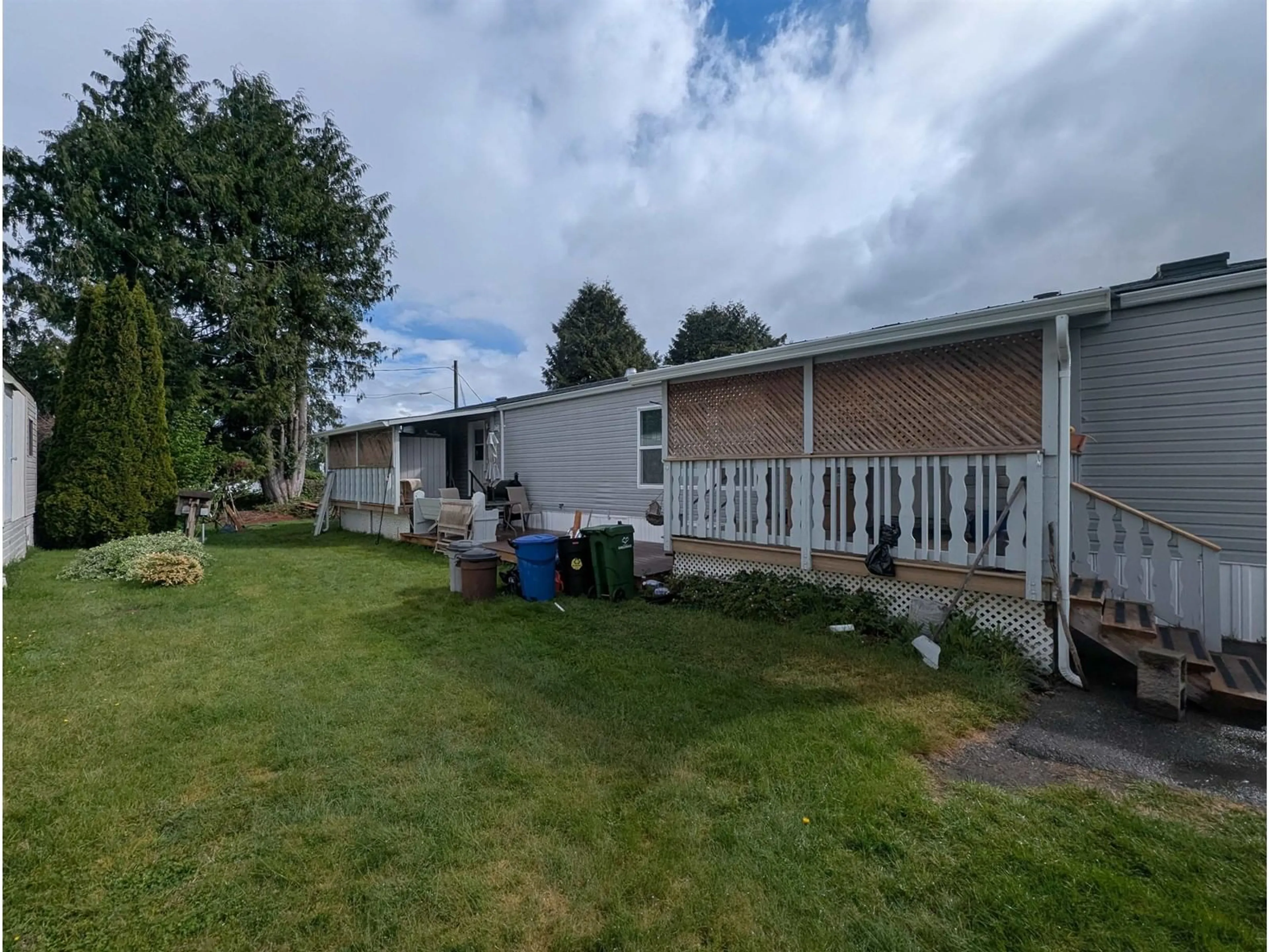 A pic from outside/outdoor area/front of a property/back of a property/a pic from drone, unknown for 22 - 44565 MONTE VISTA DRIVE, Sardis British Columbia V2R5Y4