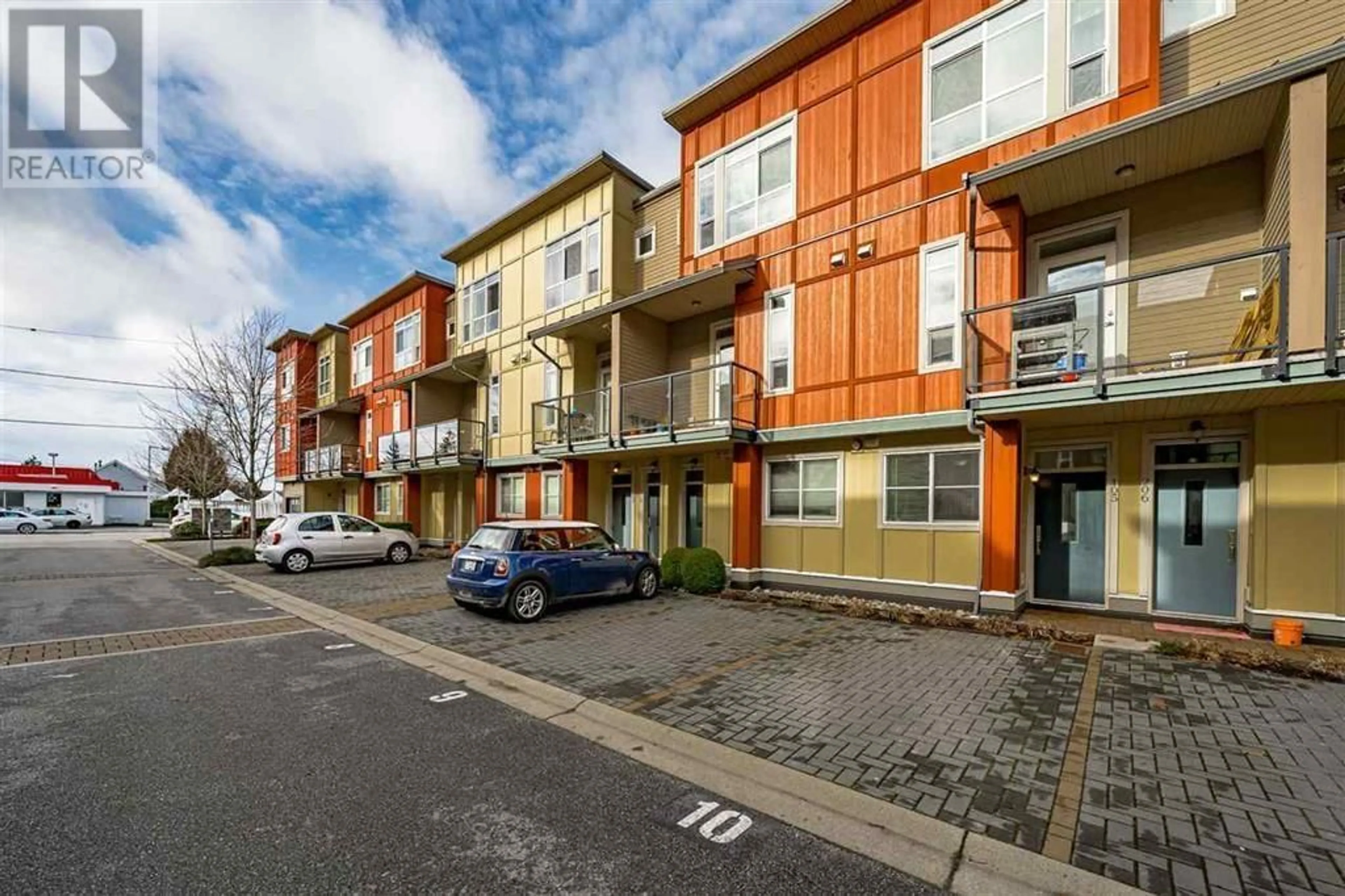A pic from outside/outdoor area/front of a property/back of a property/a pic from drone, street for 105 - 4808 LINDEN DRIVE, Delta British Columbia V4K0B5