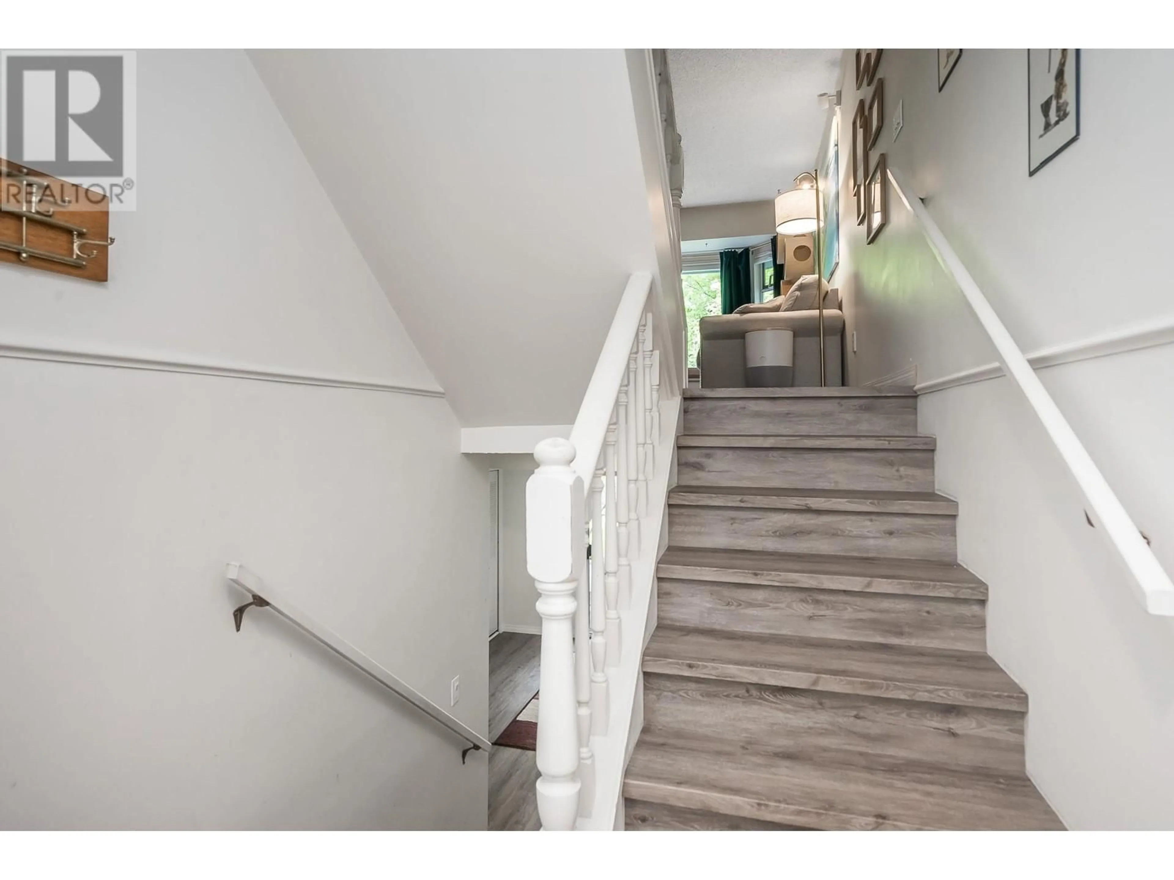 Stairs for 56 - 1195 FALCON DRIVE, Coquitlam British Columbia V3E2H1
