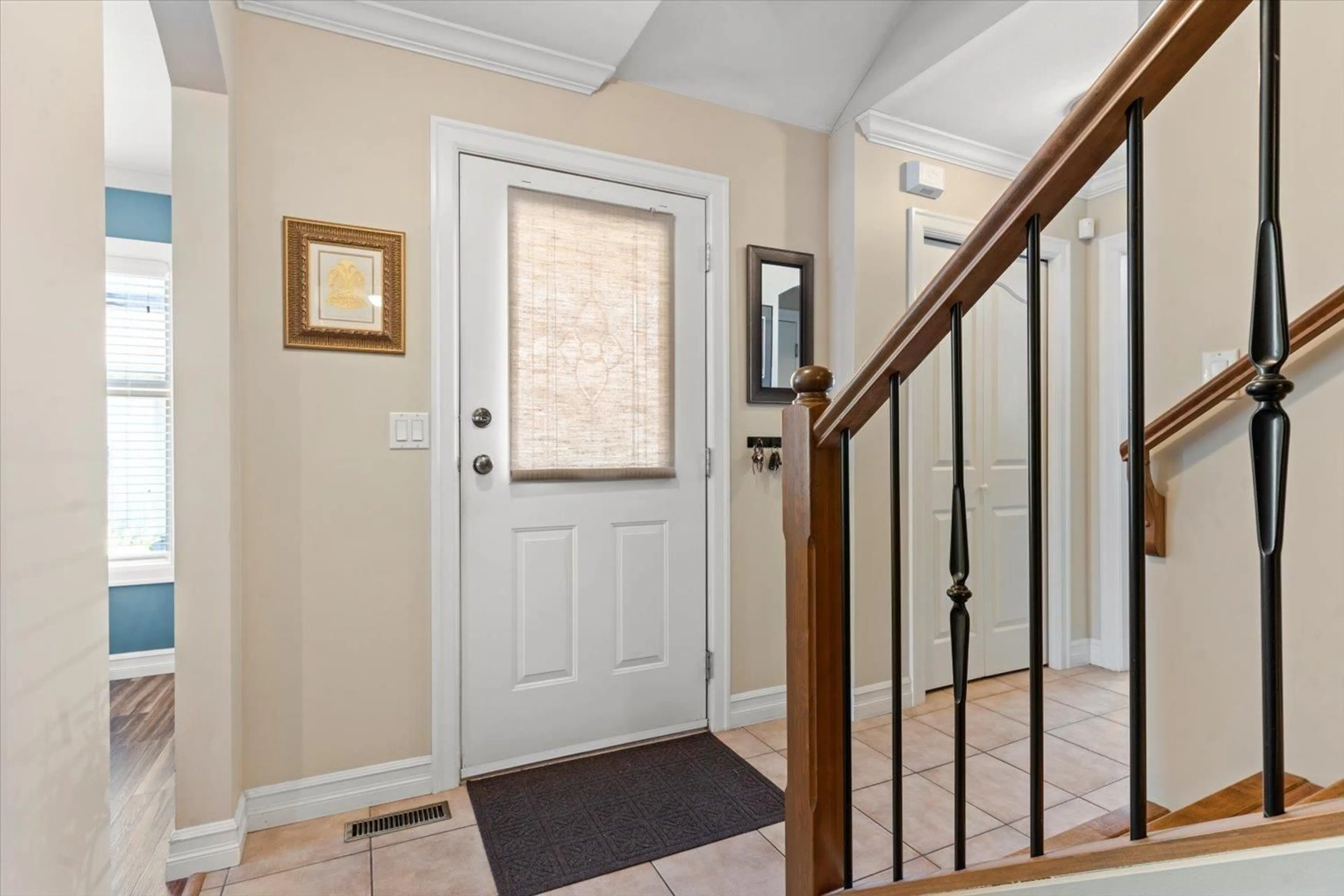 Indoor entryway for 6 - 6887 SHEFFIELD WAY, Chilliwack British Columbia V2R5V5