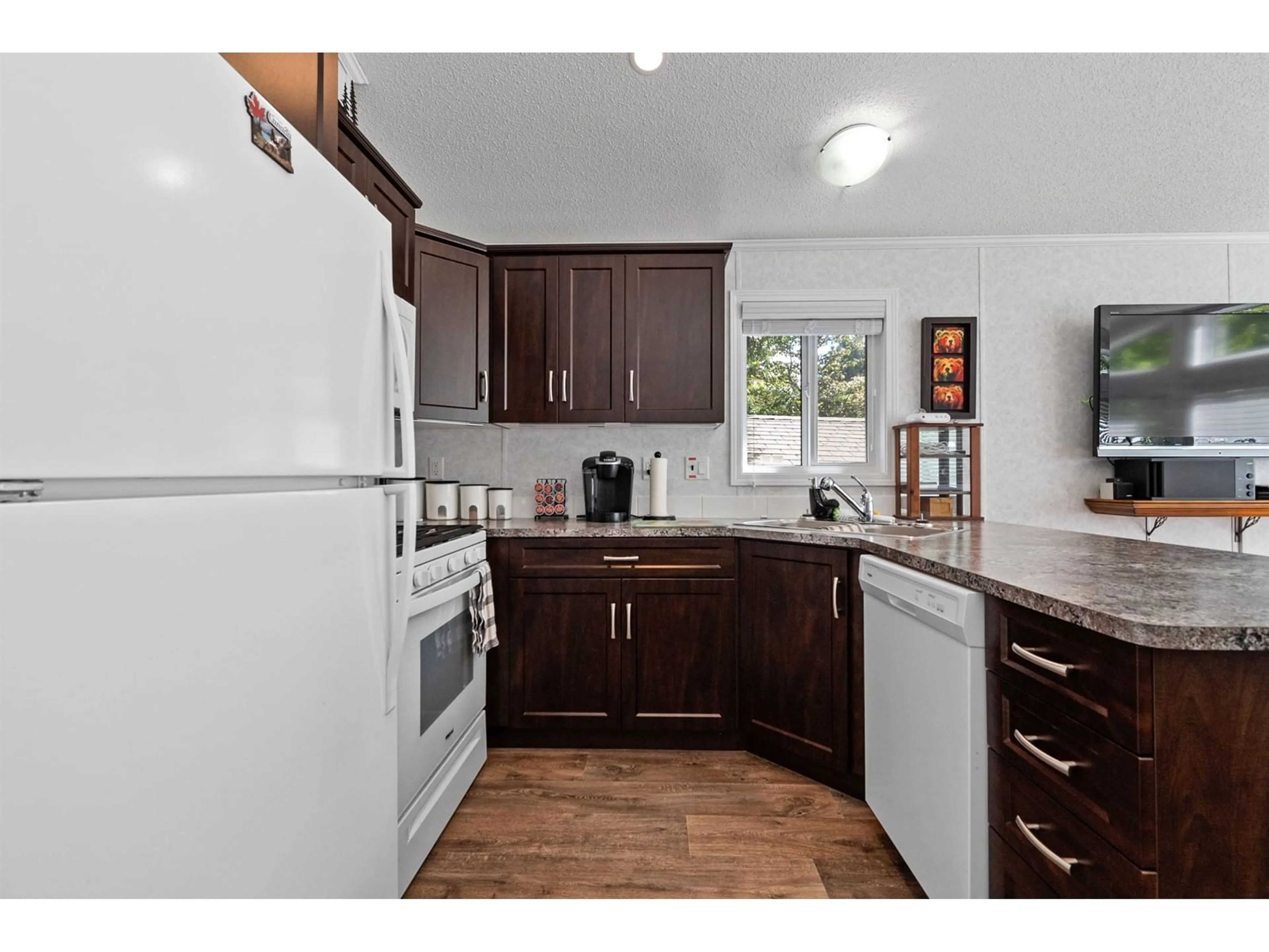 Standard kitchen, wood/laminate floor for 39 - 14600 MORRIS VALLEY, Mission British Columbia V0M1A1