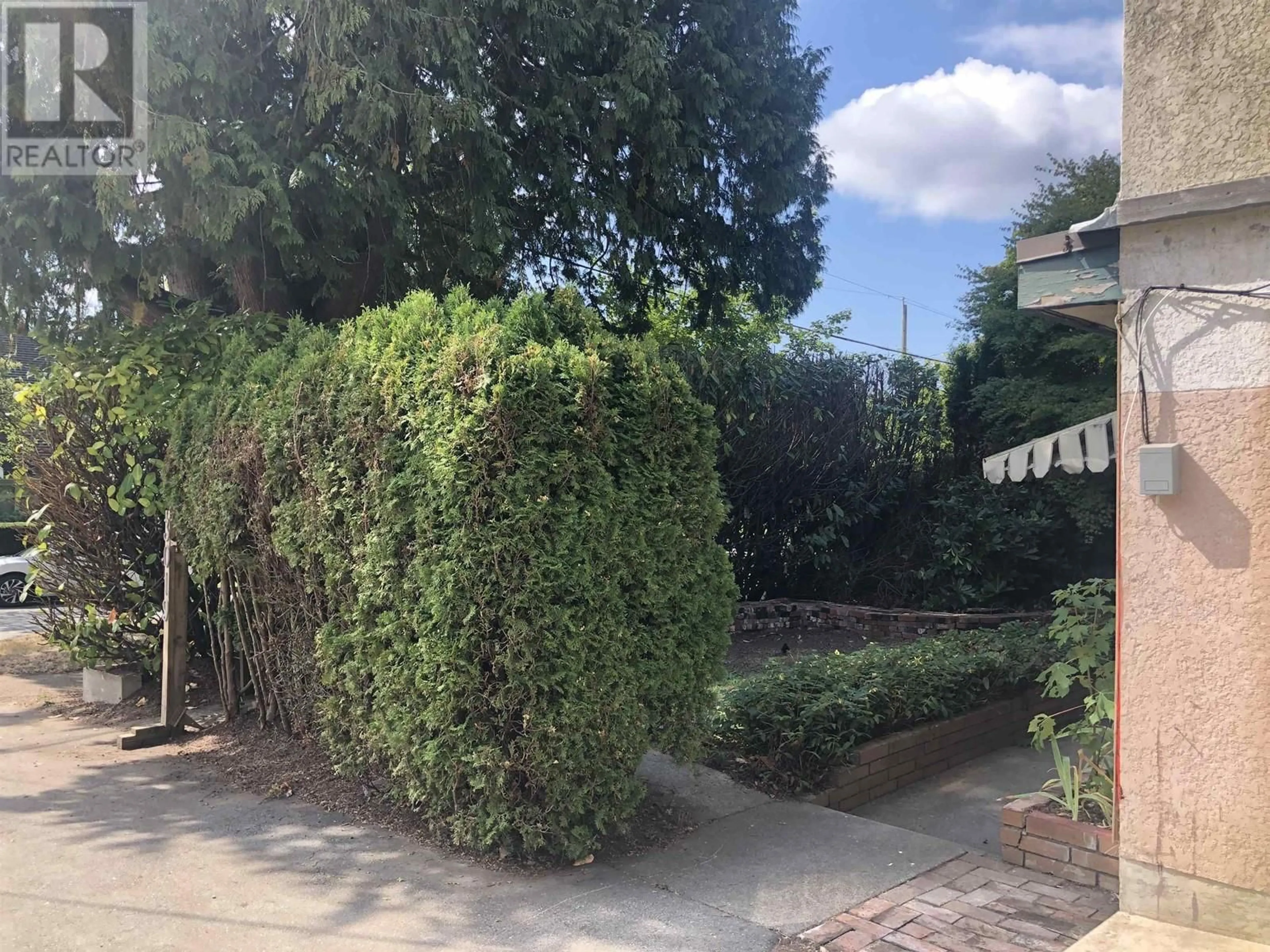 A pic from outside/outdoor area/front of a property/back of a property/a pic from drone, street for 3019 43RD AVENUE, Vancouver British Columbia V6N3J4