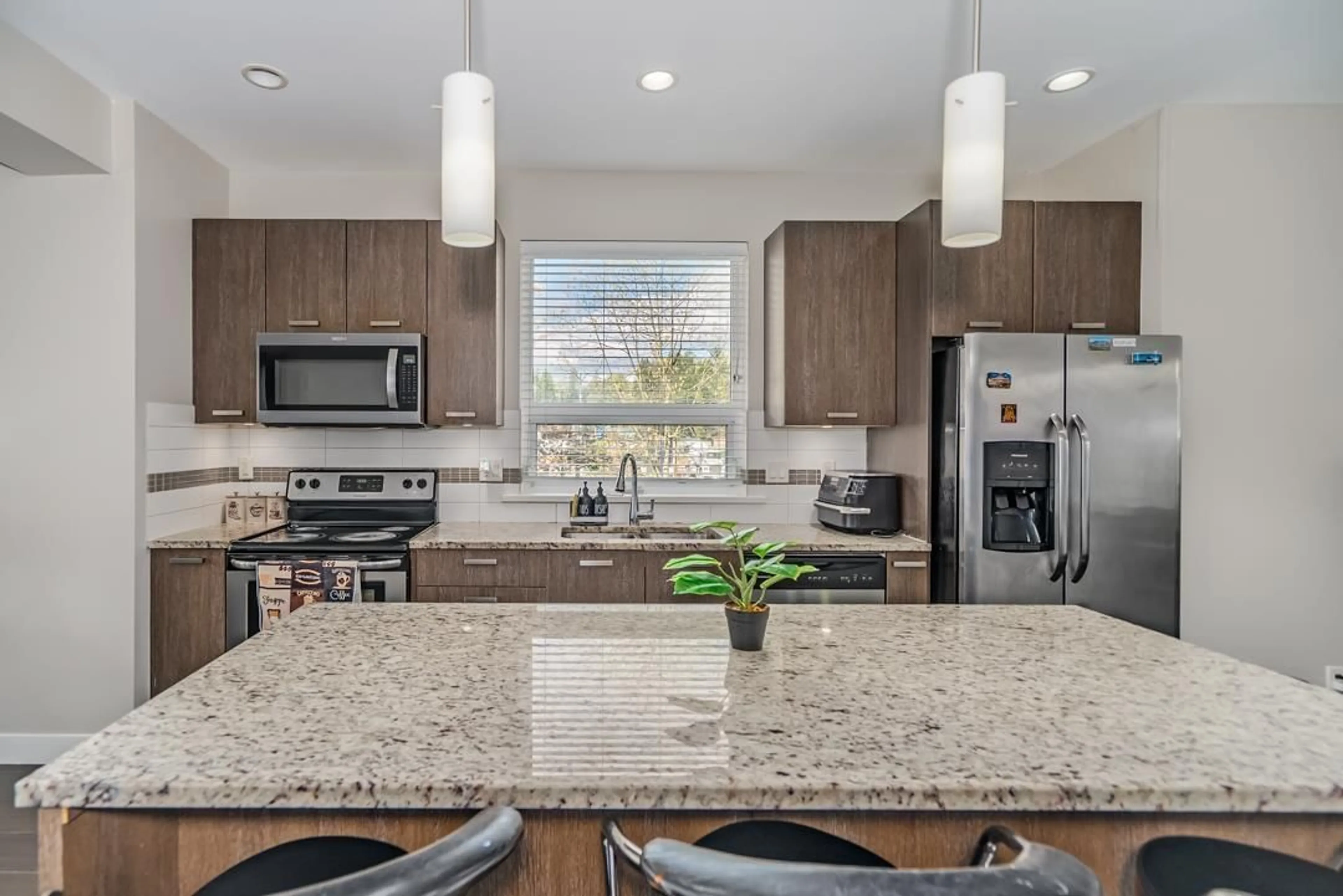 Open concept kitchen, ceramic/tile floor for 13 - 5888 144, Surrey British Columbia V3X0G8