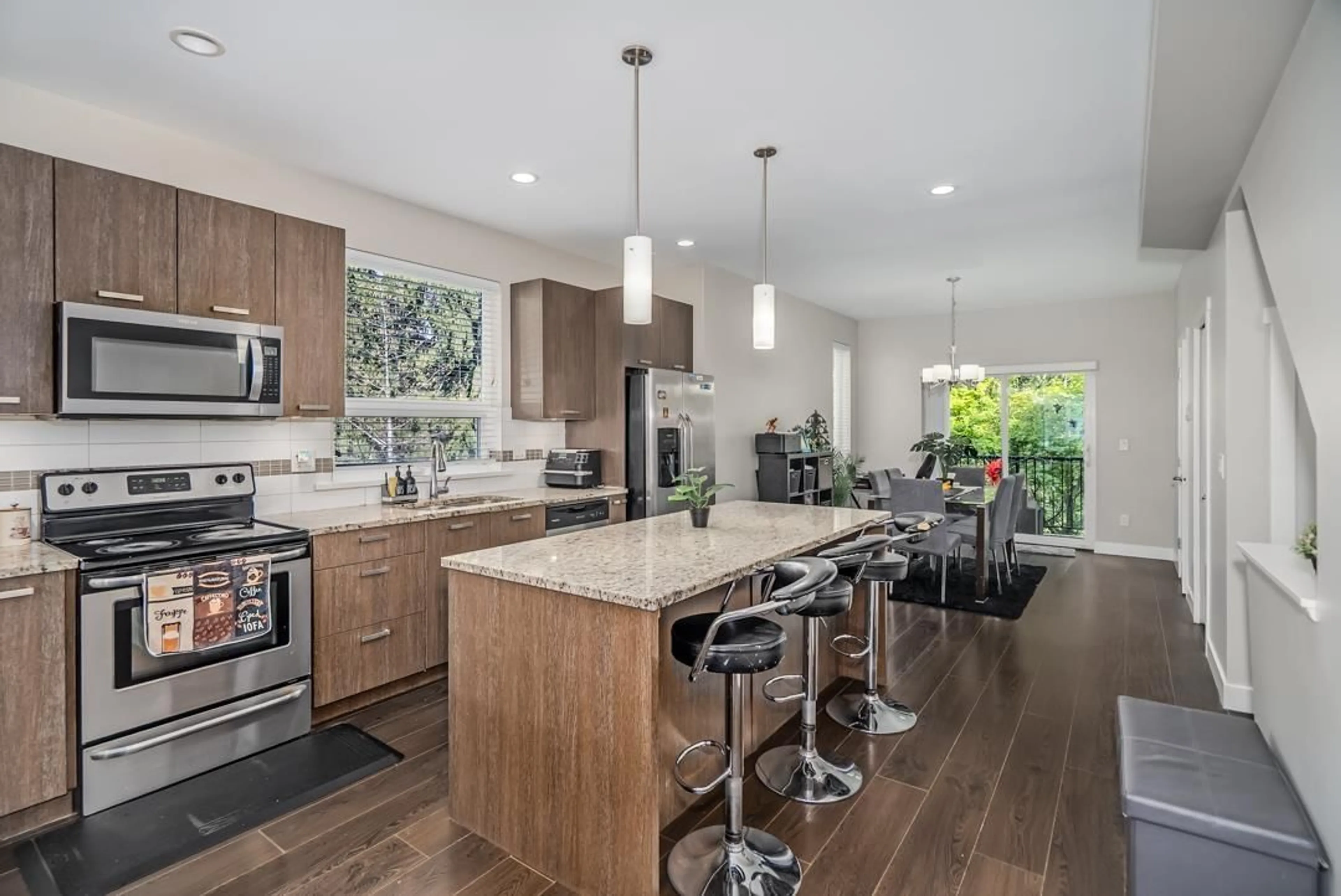 Open concept kitchen, unknown for 13 - 5888 144, Surrey British Columbia V3X0G8