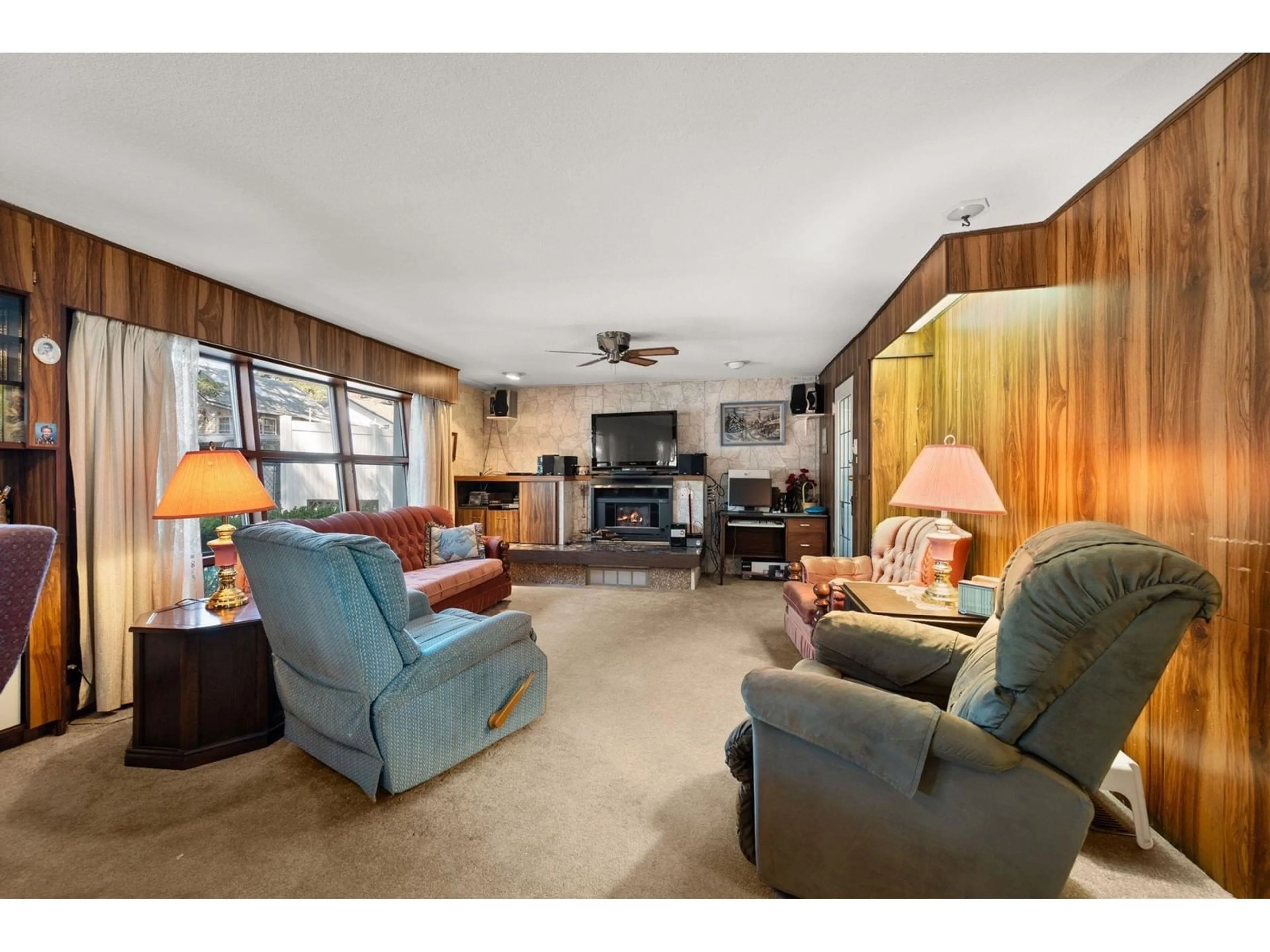 Living room with furniture, unknown for 363 PINE STREET, Cultus Lake British Columbia V2R4Y9