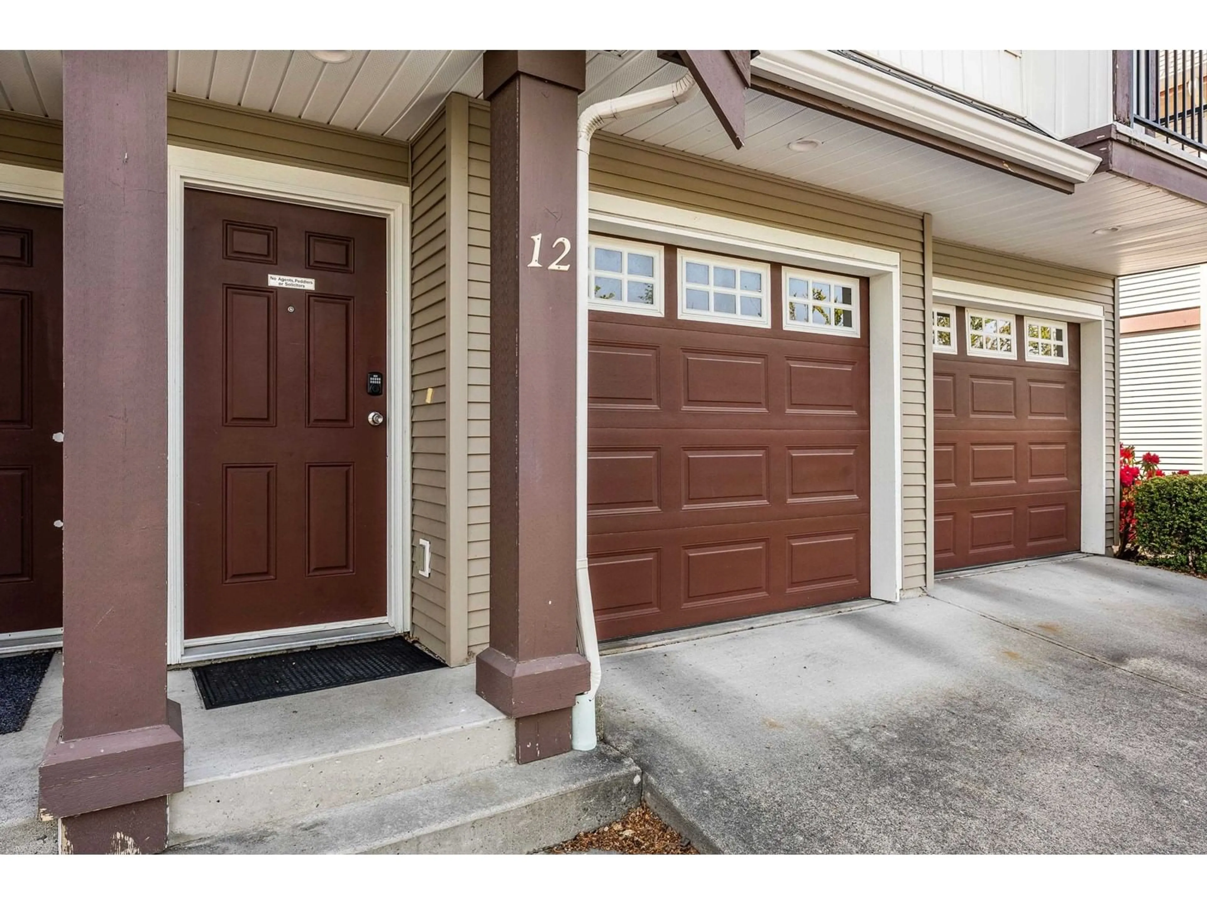 Indoor entryway for 12 - 45450 SHAWNIGAN CRESCENT, Chilliwack British Columbia V2R0B8