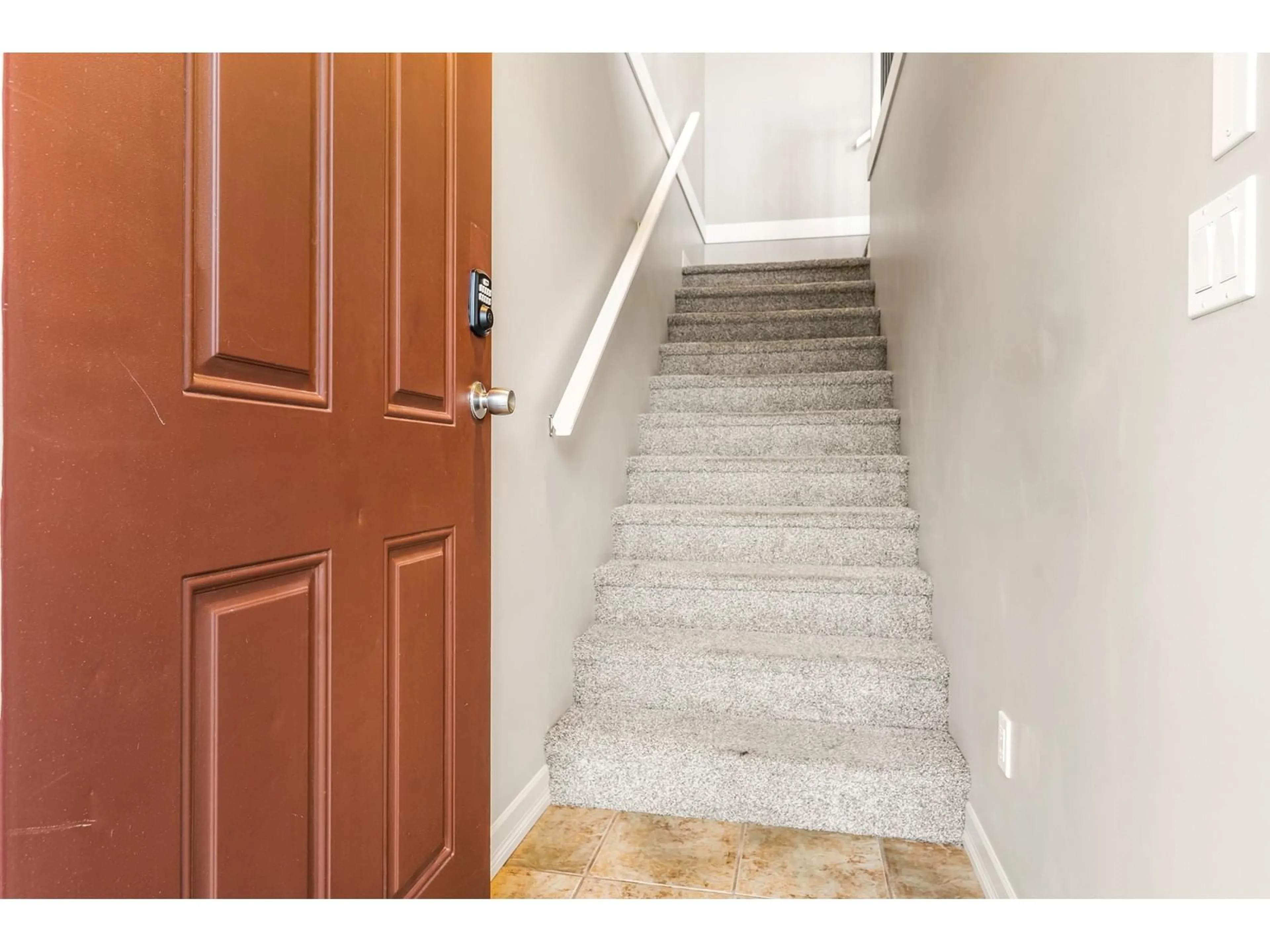 Indoor entryway for 12 - 45450 SHAWNIGAN CRESCENT, Chilliwack British Columbia V2R0B8