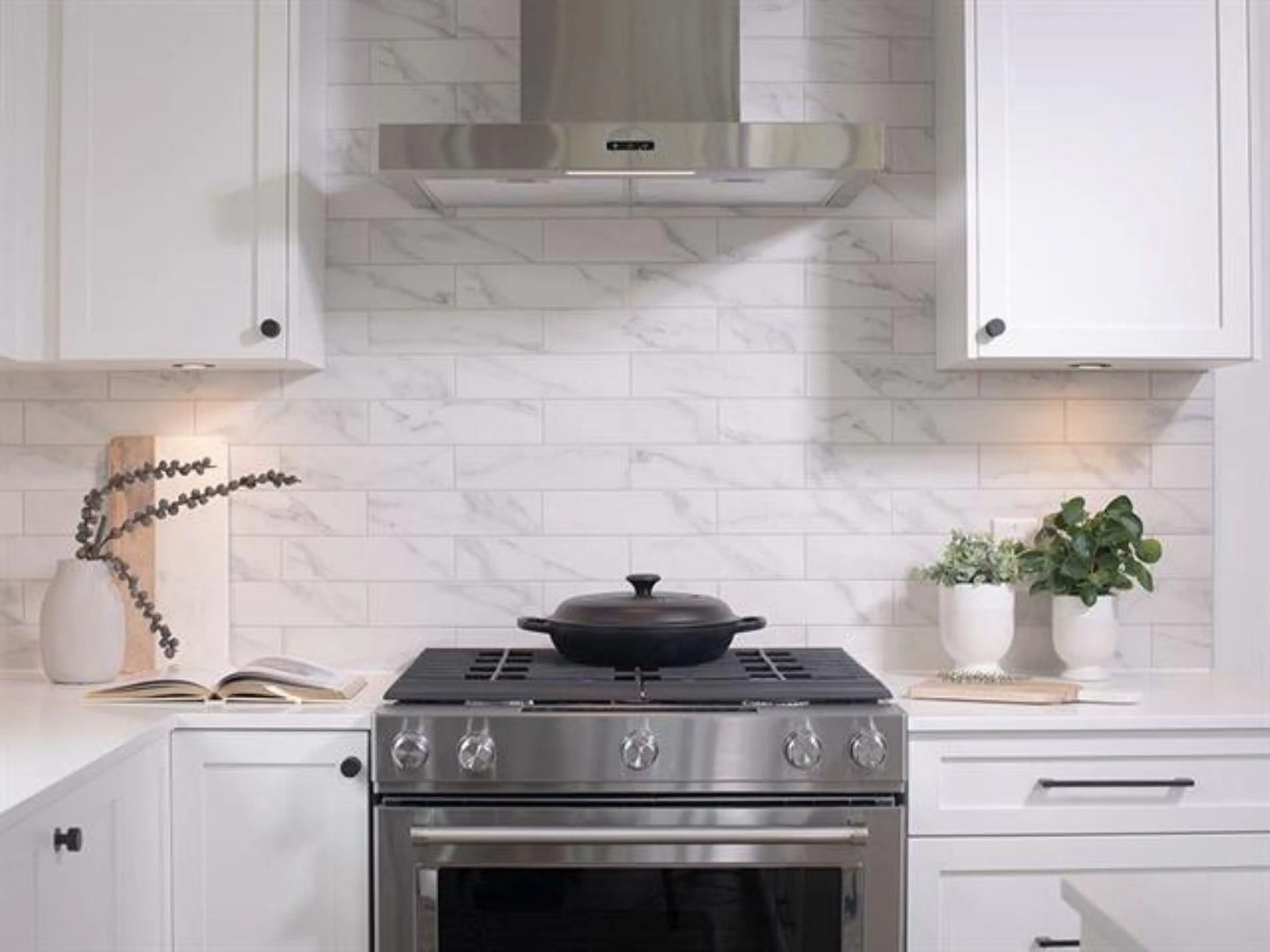 Contemporary kitchen, ceramic/tile floor for 15 - 5528 148, Surrey British Columbia V3S3B4