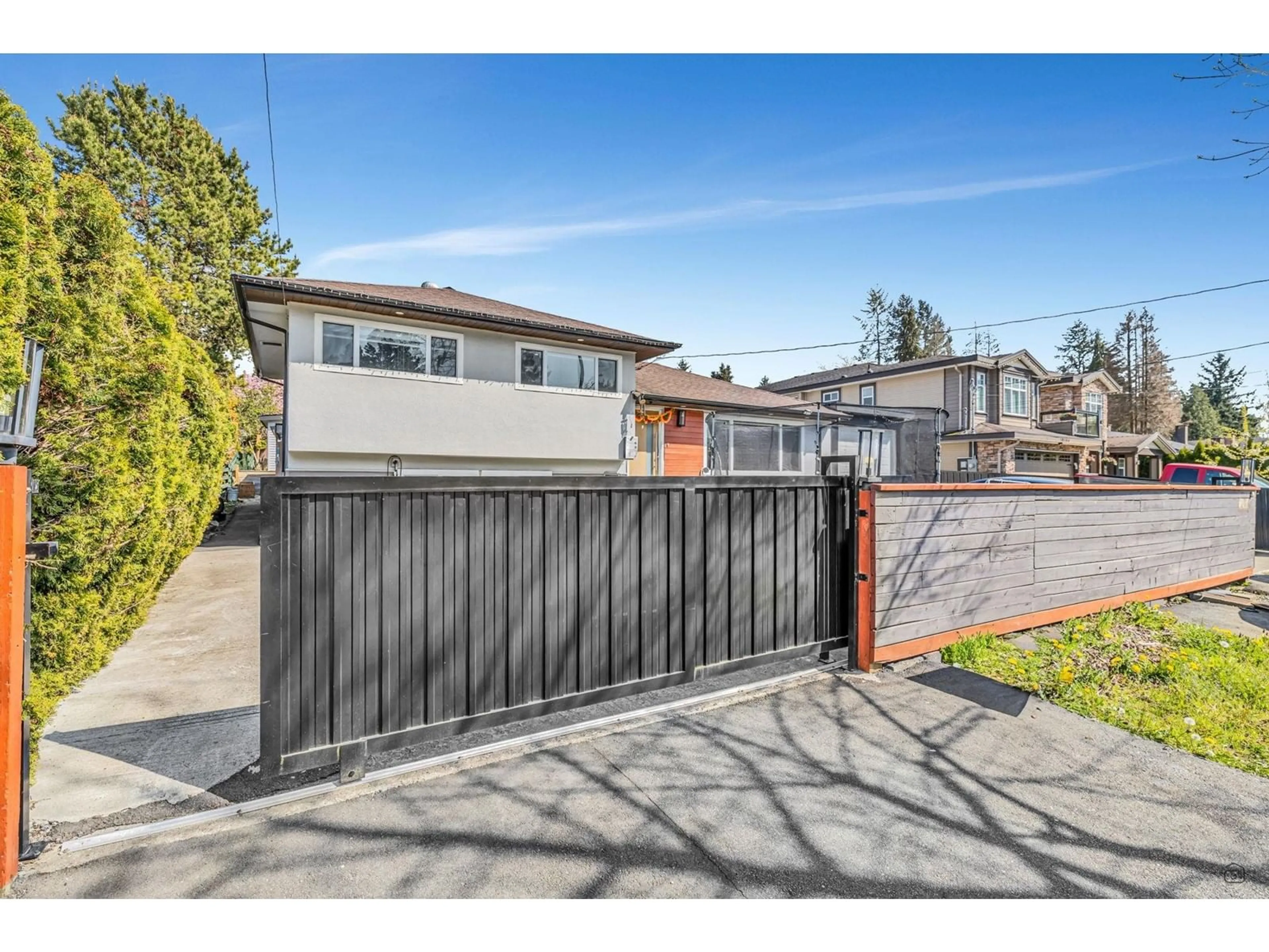 A pic from outside/outdoor area/front of a property/back of a property/a pic from drone, street for 10356 126, Surrey British Columbia V3V5E9