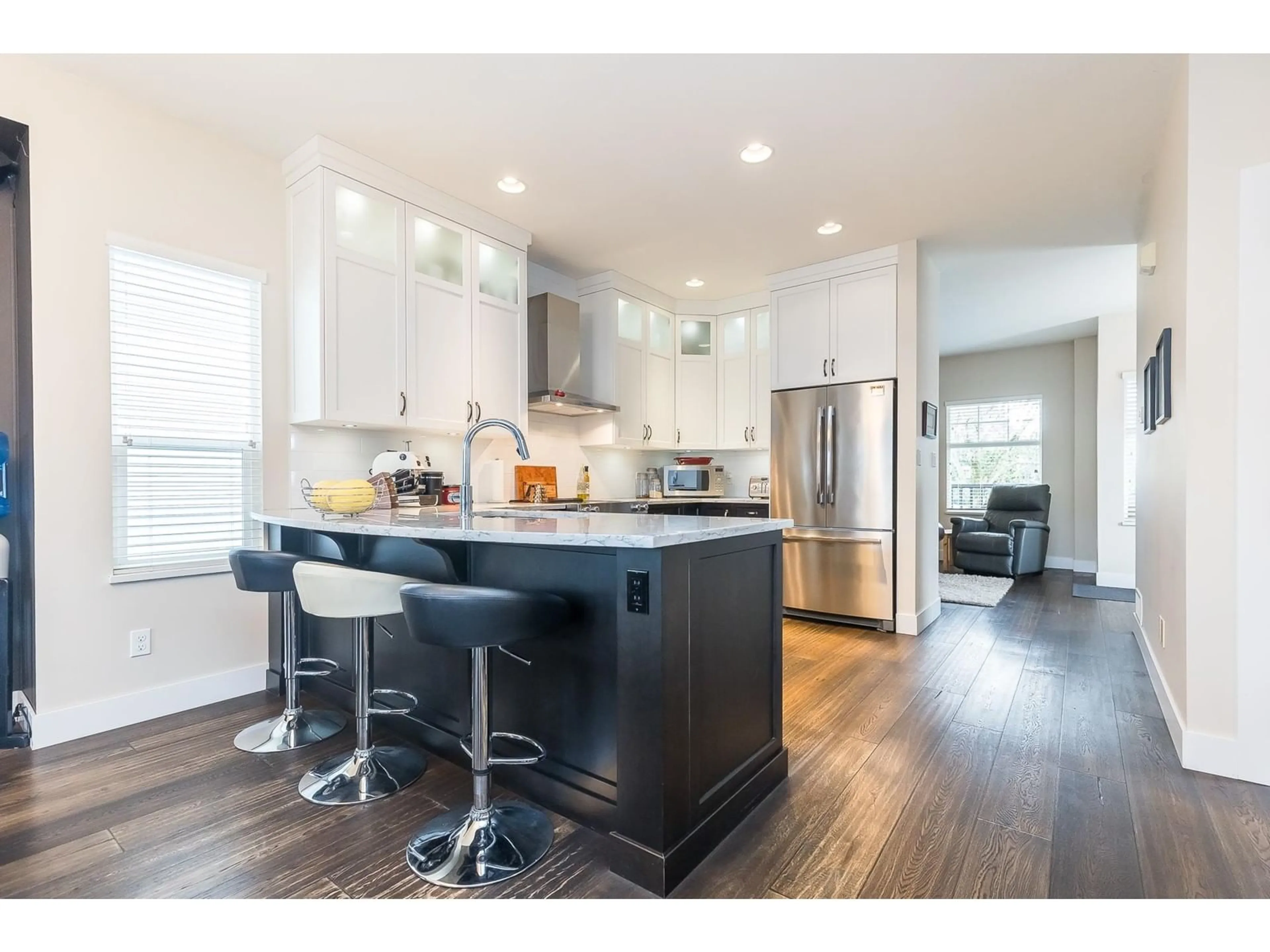 Open concept kitchen, wood/laminate floor for 34707 4, Abbotsford British Columbia V2S8B8