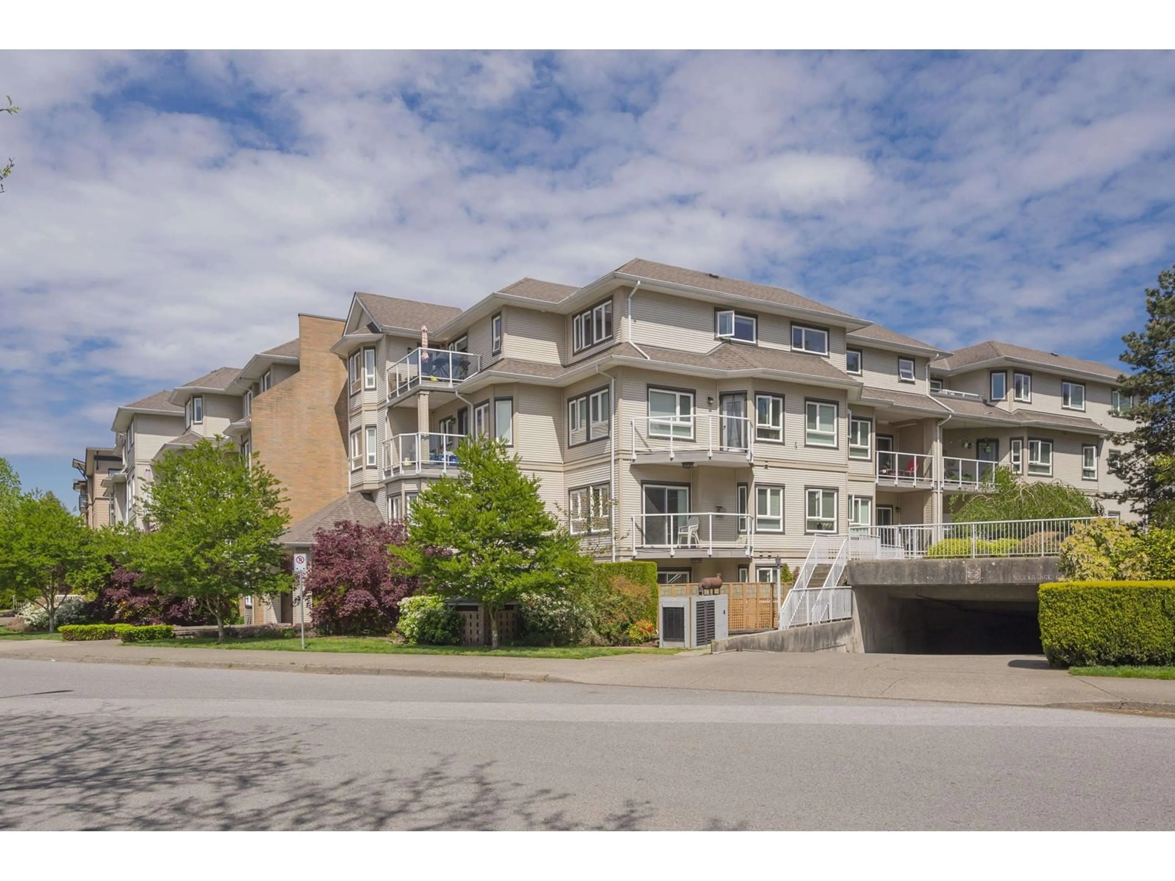 Blurry image for 413 - 8142 120A, Surrey British Columbia V3W0N1